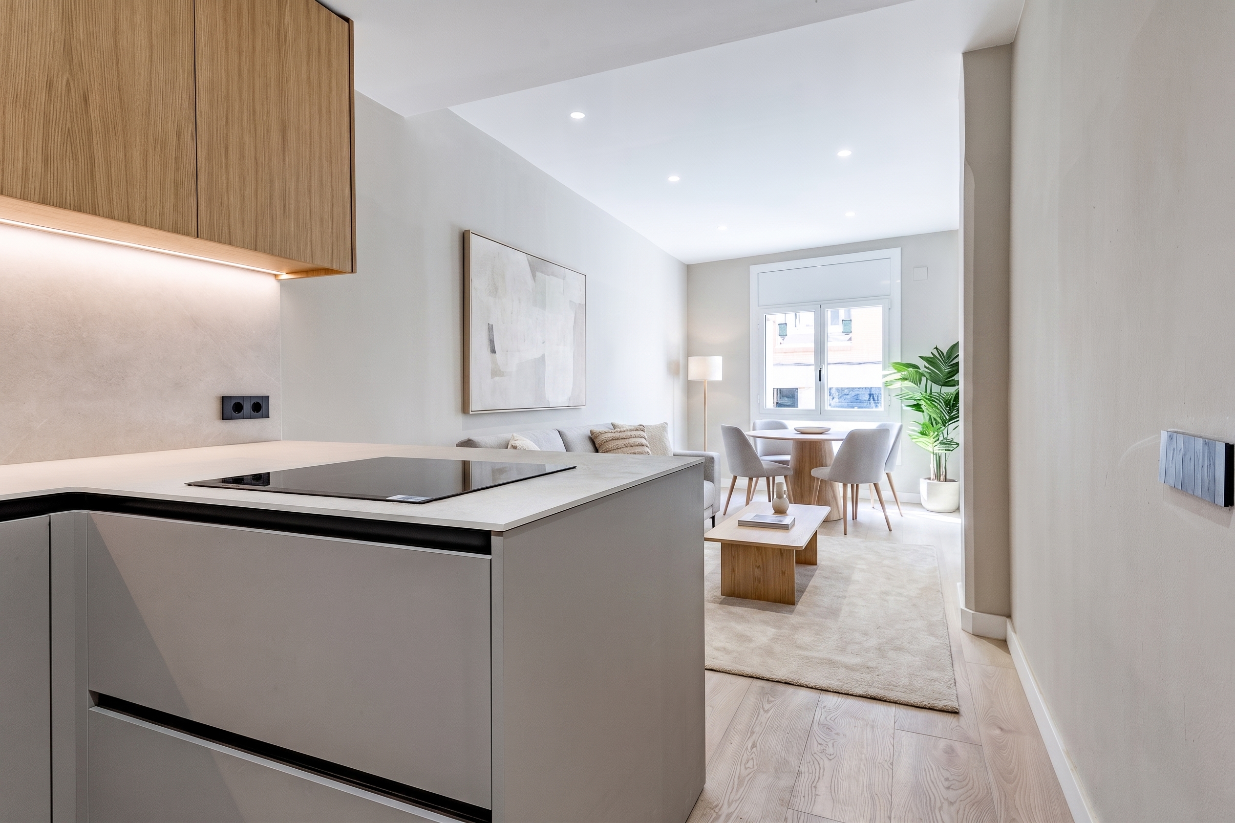 Elegant fully renovated design apartment on Castanyer Street