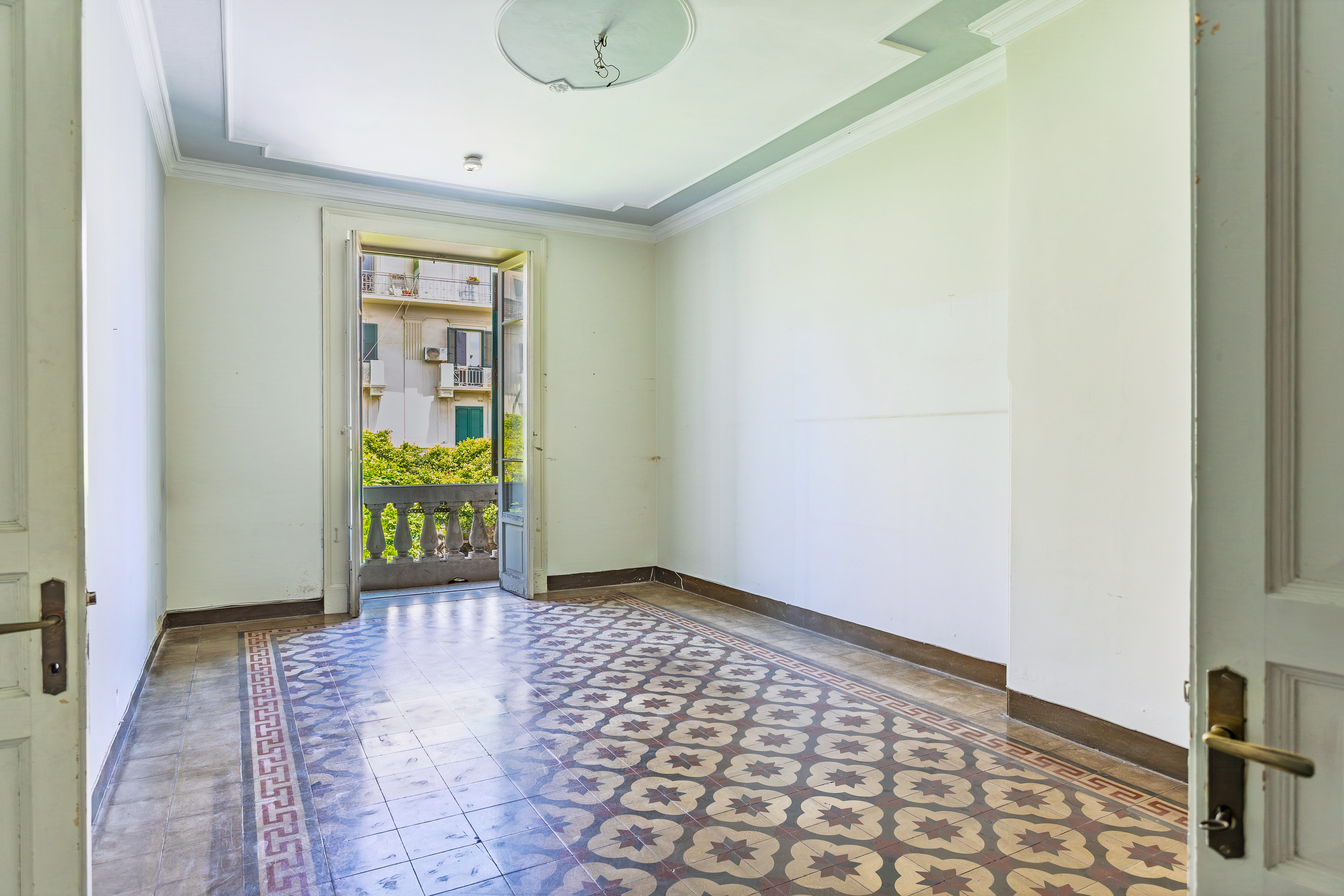 Historic apartment overlooking Via Tommaso Cannizzaro