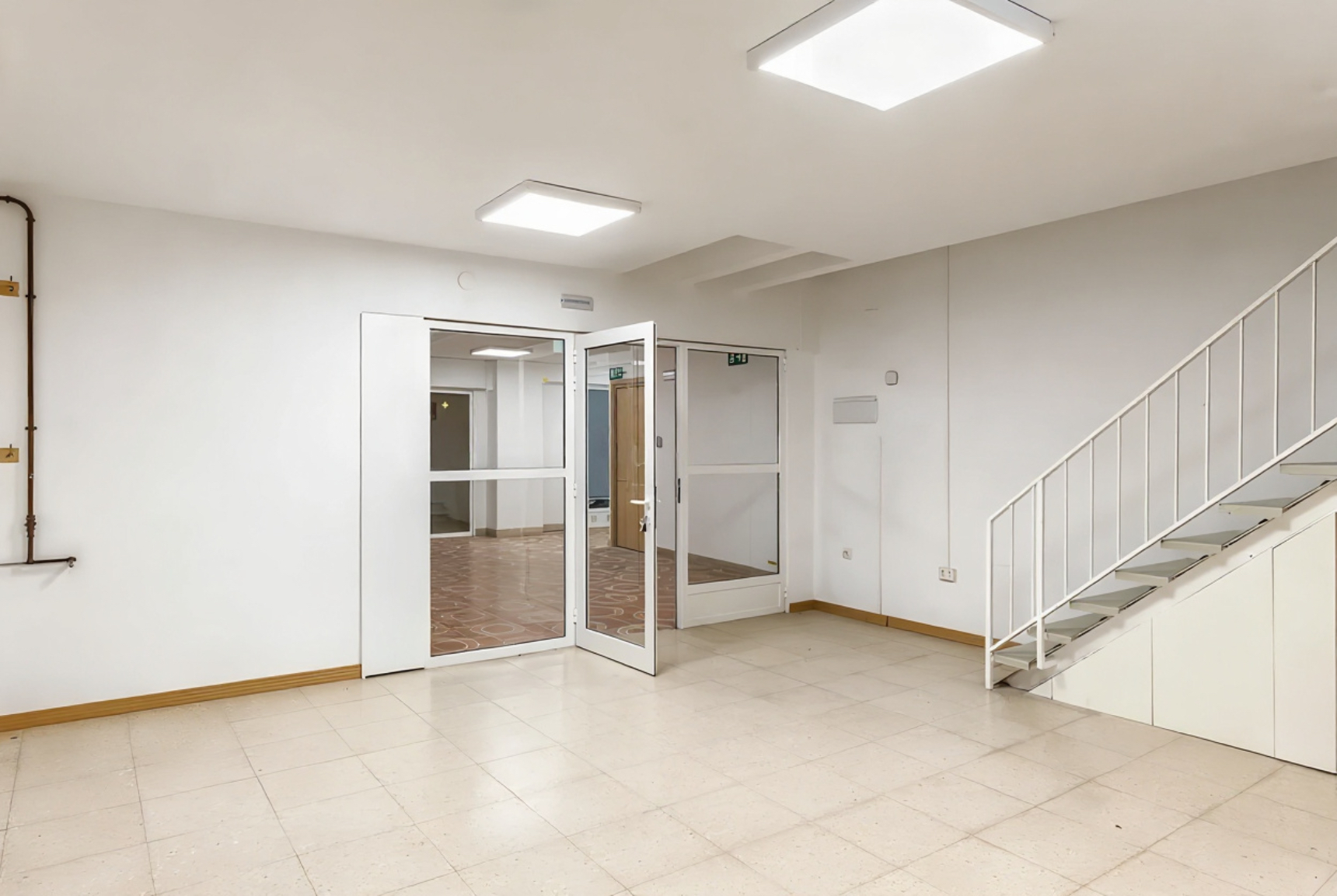 Einmalige Investitionsmöglichkeit! Gewerbeimmobilie in einer Galerie auf Straßenniveau