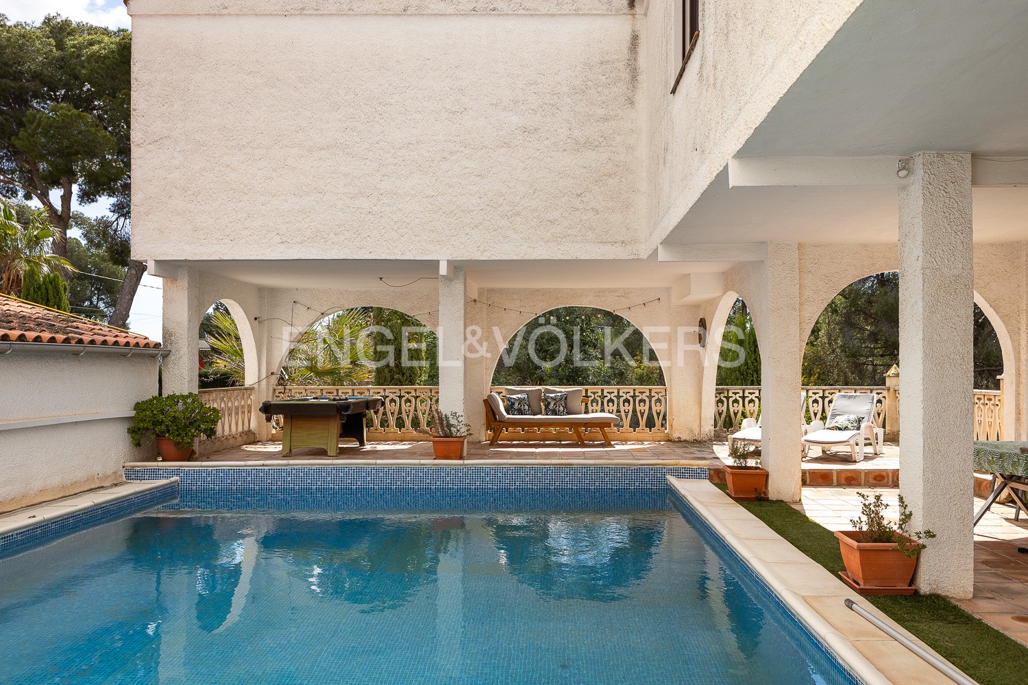 Property with big plot of land with swimming pool in Bétera, Valencia