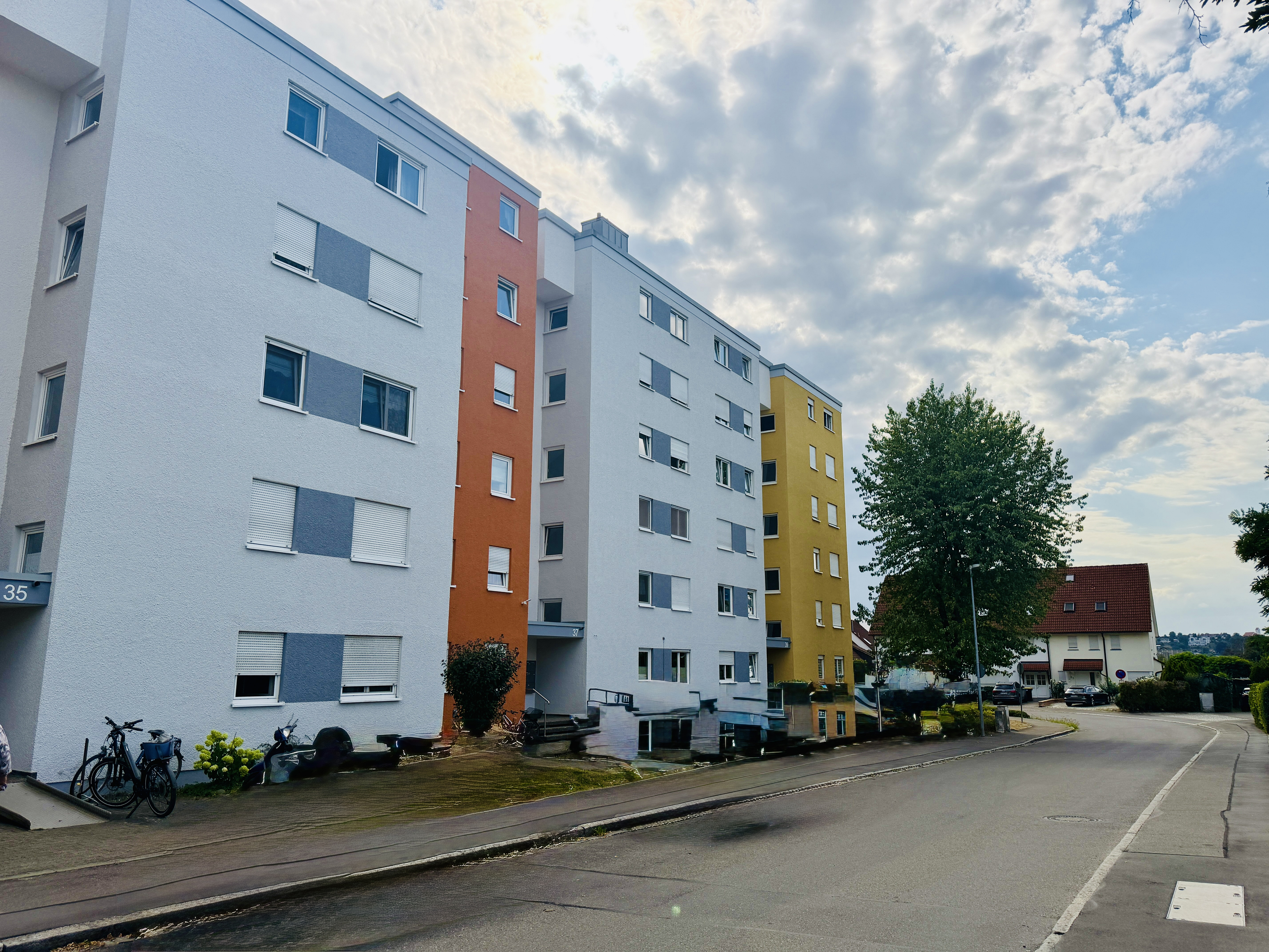 Schöne 3-Zimmer-Wohnung in Weingarten: teilmodernisiert, Südbalkon mit Grünblick, Aufzug und Tiefgaragenstellplatz nahe Ravensburg – ideal für Eigennutzer und Kapitalanleger
