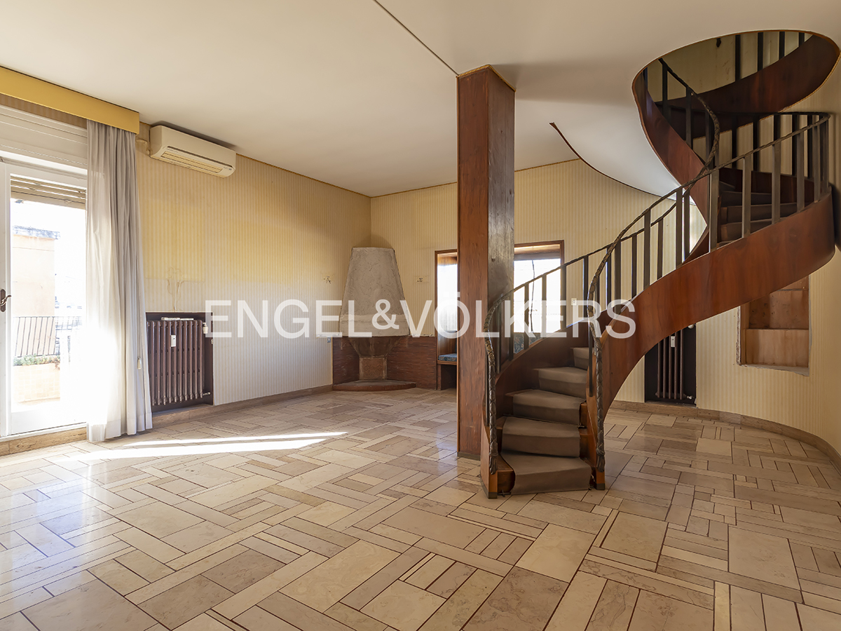 Penthouse and upper penthouse with garage and views over Villa Ada and beyond