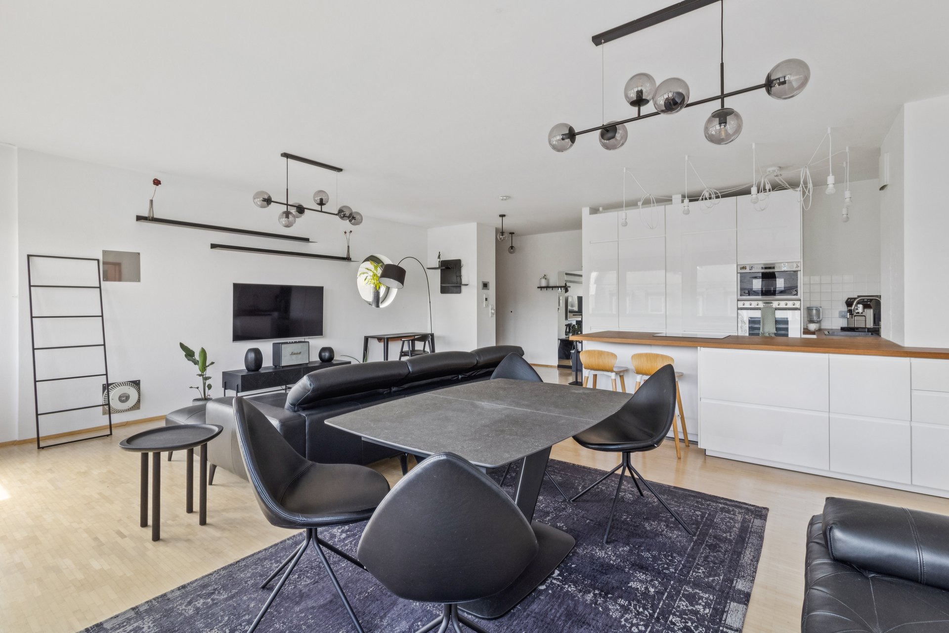 Exclusive, furnished two-room apartment in the city center