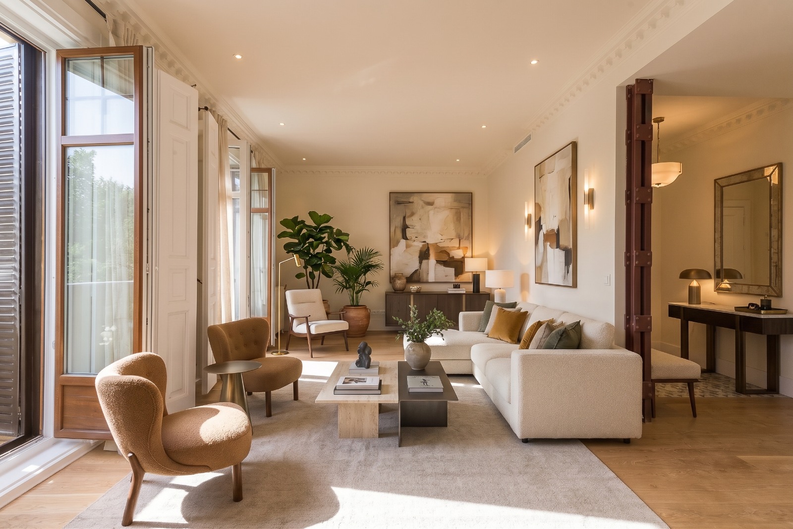 Bright and exclusive 4-bedroom apartment, fully renovated, located on Paseo del Prado, in the Cortes neighborhood, for rent.
