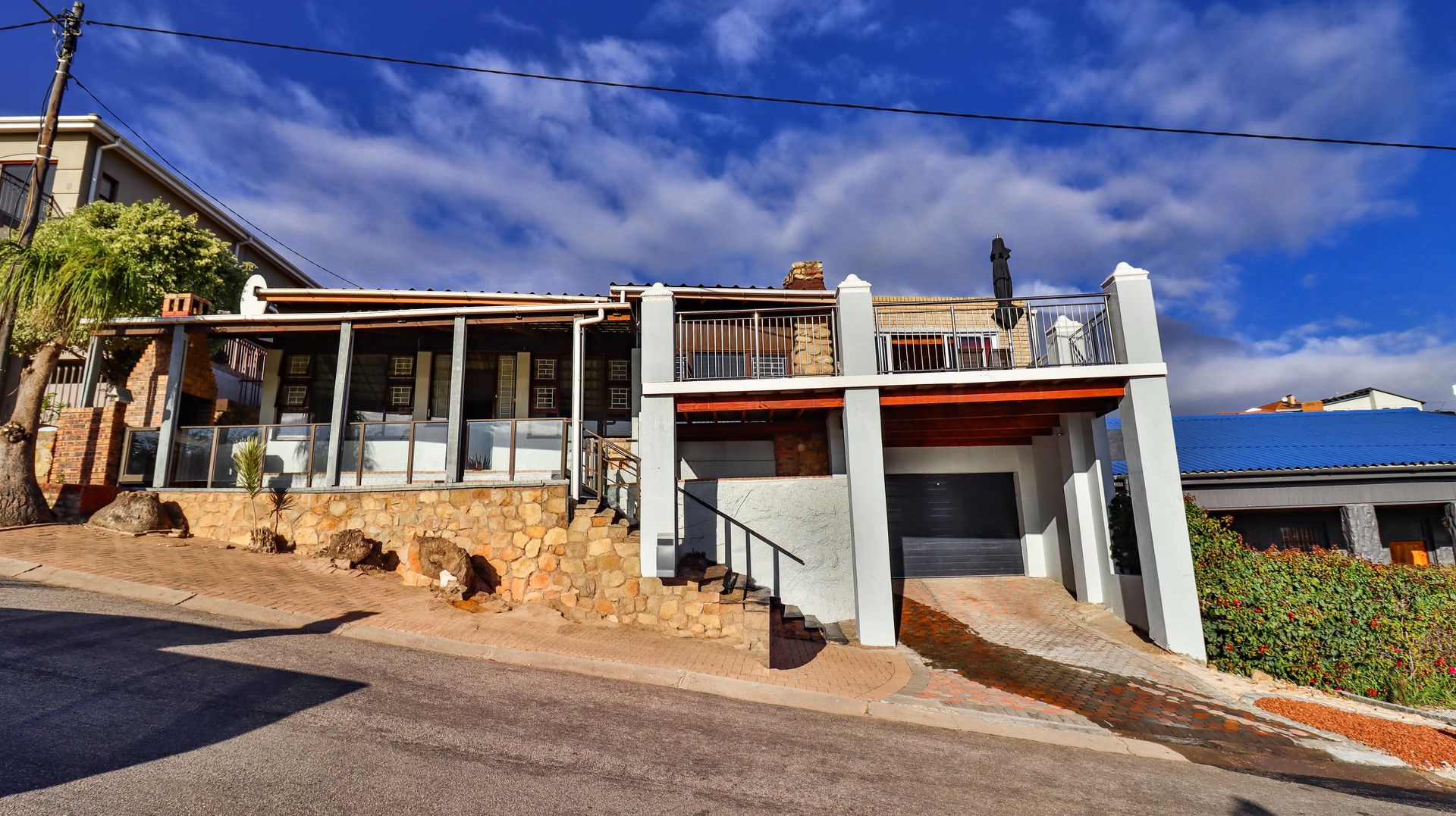 Charming 3-Bedroom Home for Sale in De Bakke, Mossel Bay