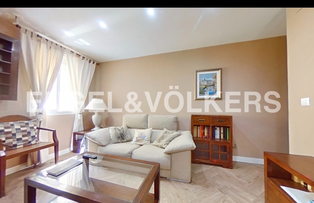 Furnished interior apartment on Menéndez Pelayo