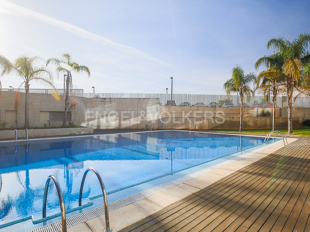 Cozy duplex with pool and parking
