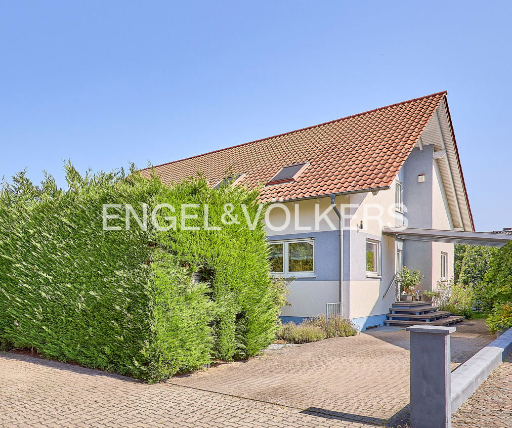 Großzügiges EFH mit Einliegerwohnung und viel Privatsphäre!