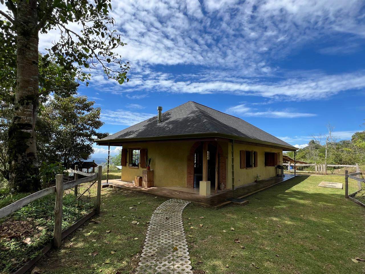 Finca Bellon-Handcrafted Eco Home in the Chirripó Highlands