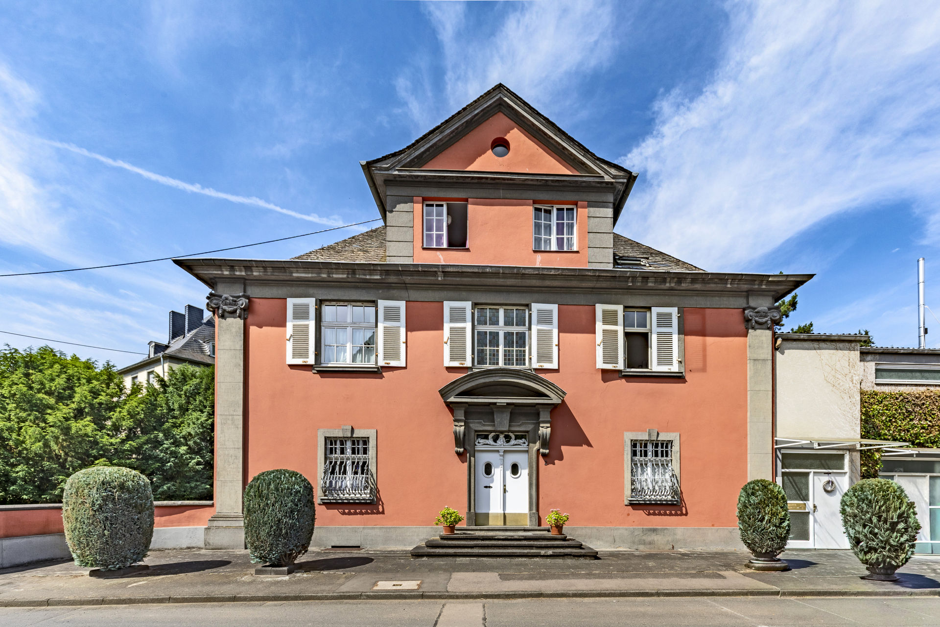 Historische Villa auf parkähnlichem Grundstück – ein außergewöhnliches Ensemble in Linz am Rhein