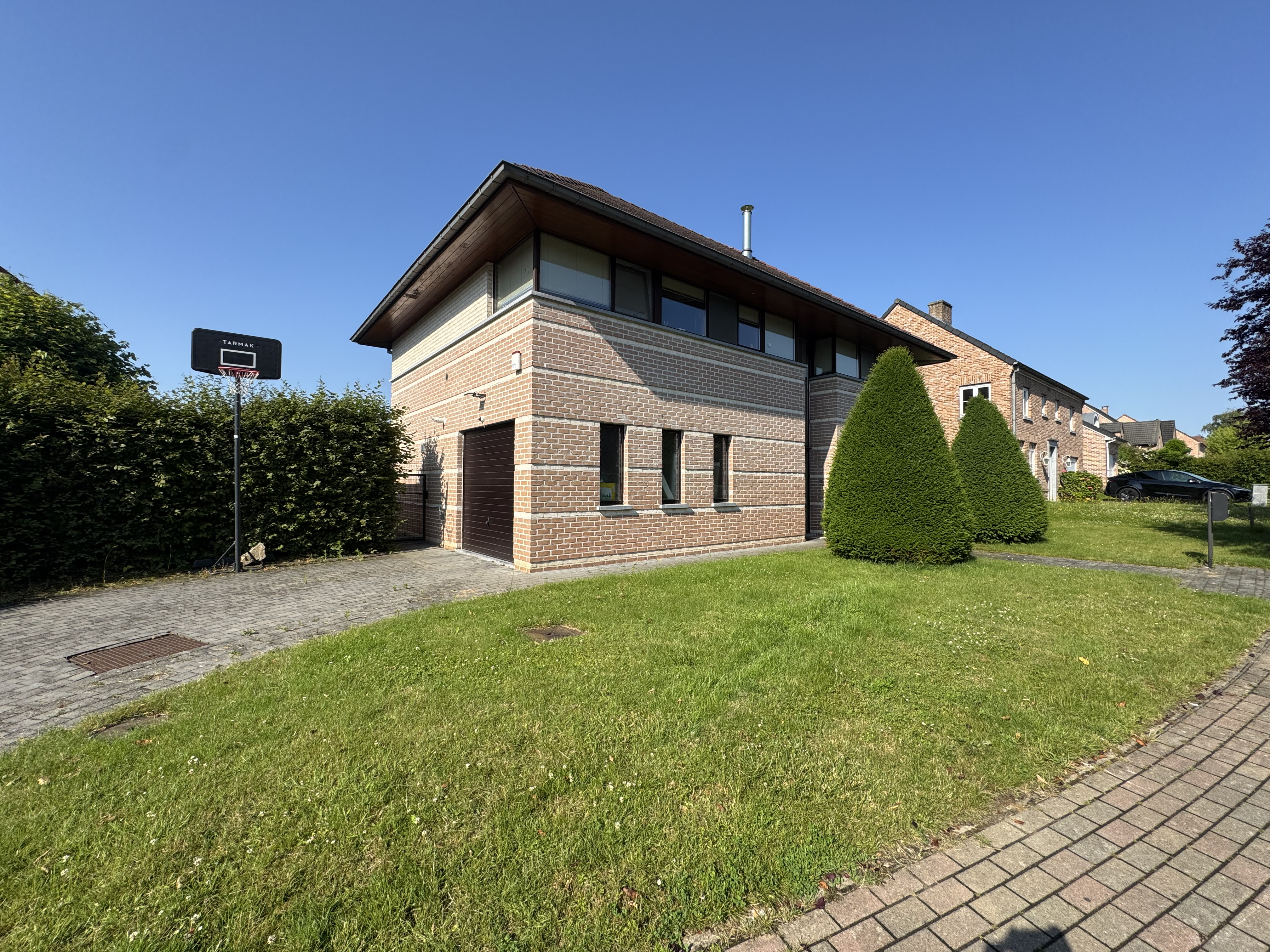 Pleasant five-bedroom villa, ideally located!