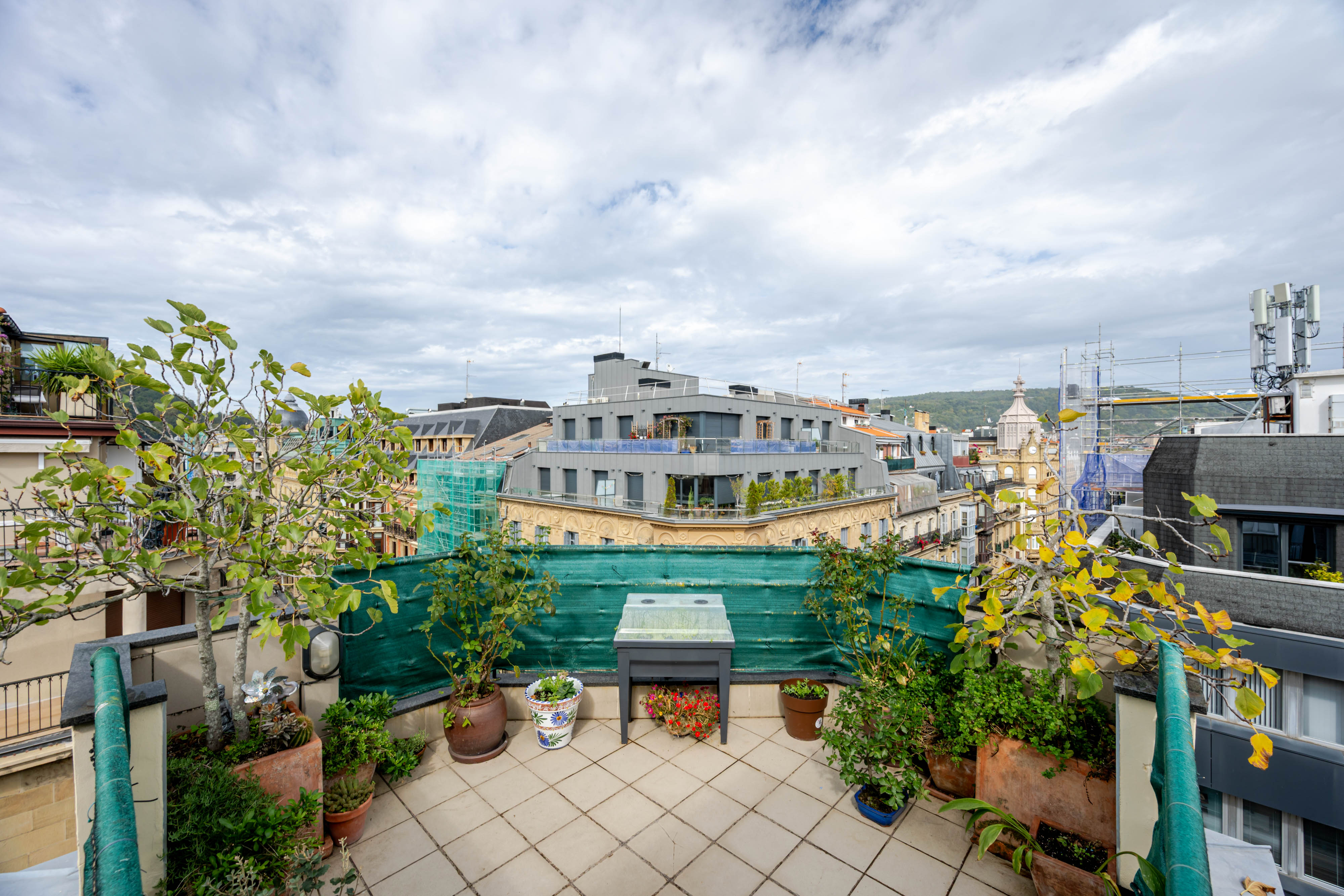 Ático exclusivo con gran terraza en esquina de calle Arrasate con calle Fuenterrabía