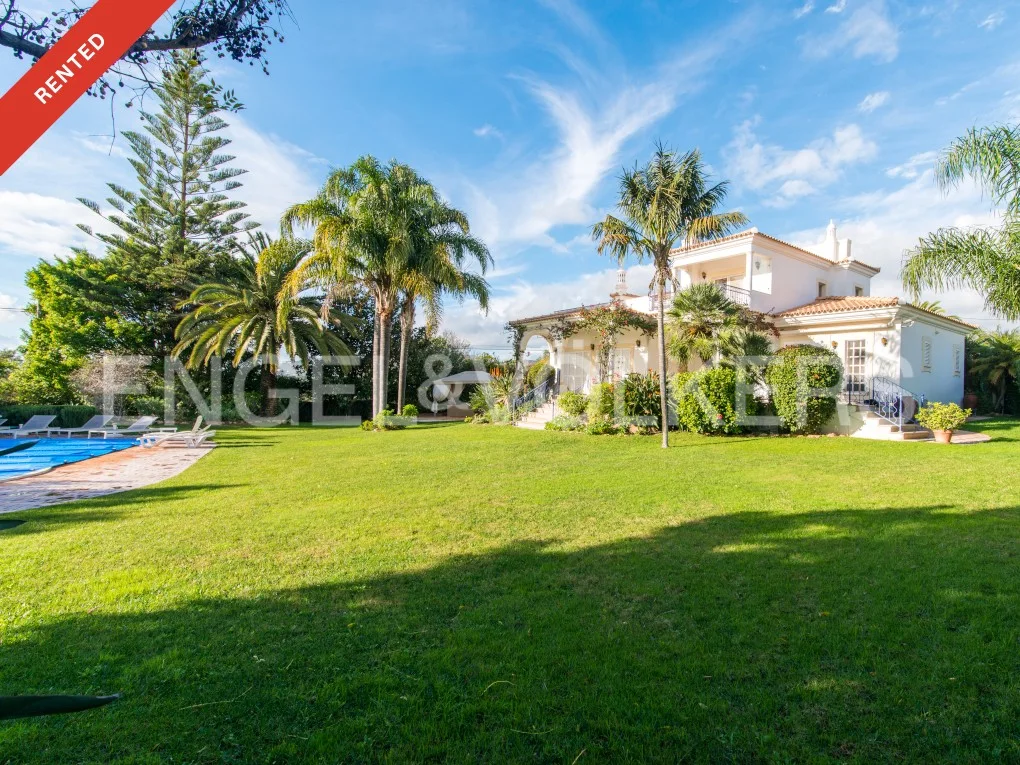 Charming villa with amazing garden and heated pool