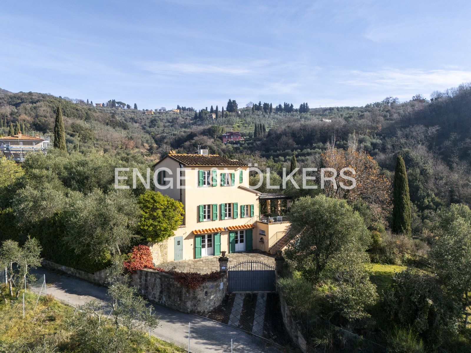 Villa in the Tuscan Hills with Breathtaking Views