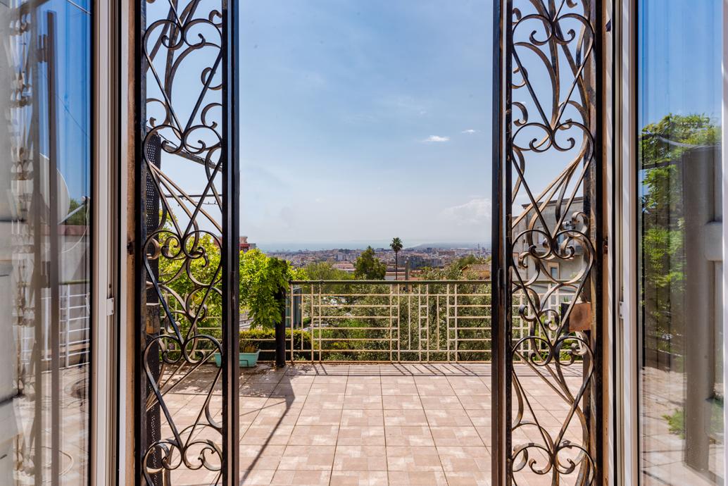 Elegant period residence with views over the Gulf of Catania