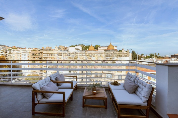 Holiday Penthouse with Private Terrace & Panoramic Views