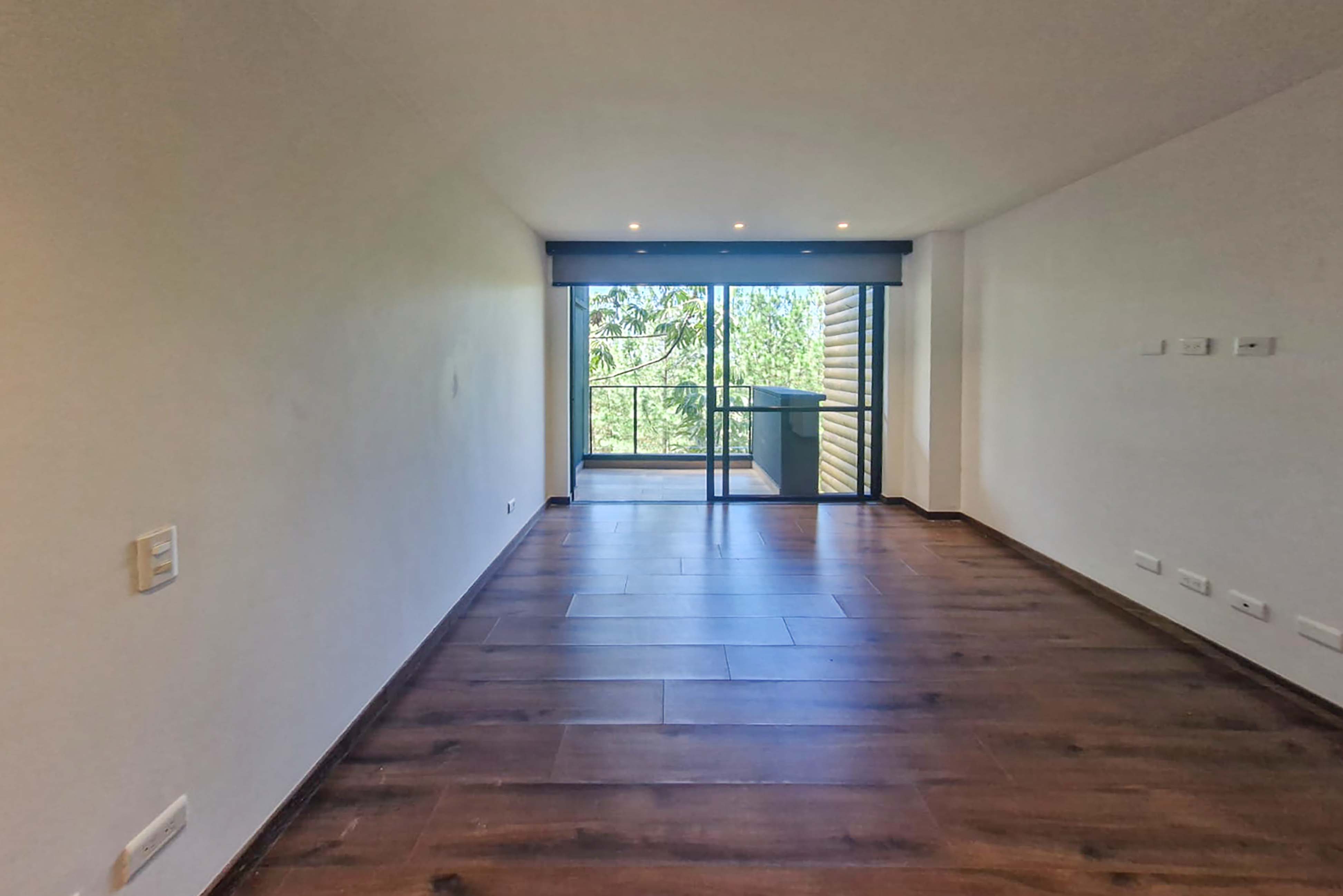 Apartamento para la venta con balcón y cuarto de Hobbies en el Retiro