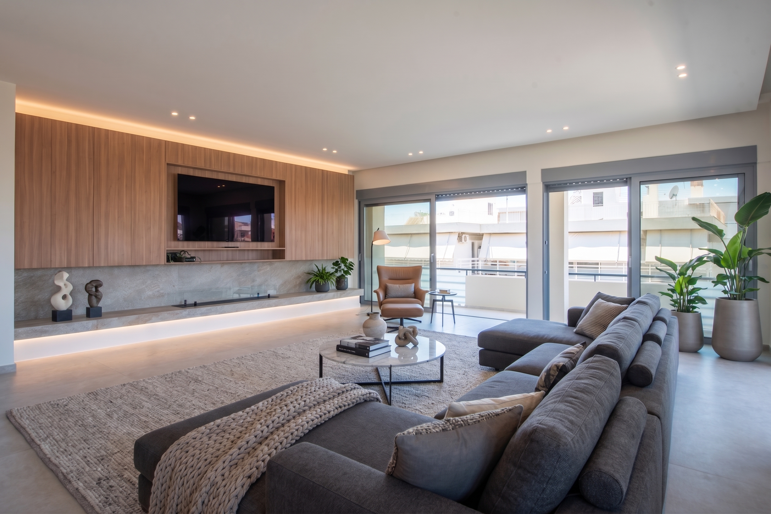 Renovated exquisite 3-bedroom penthouse in Glyfada centre – 168 sqm [AI-bewerkt]