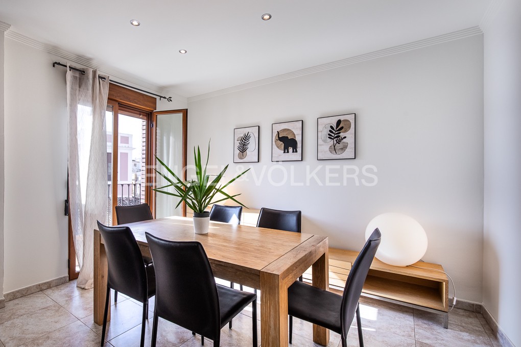 Spacious 5 bedroom flat with beautiful views to historical center