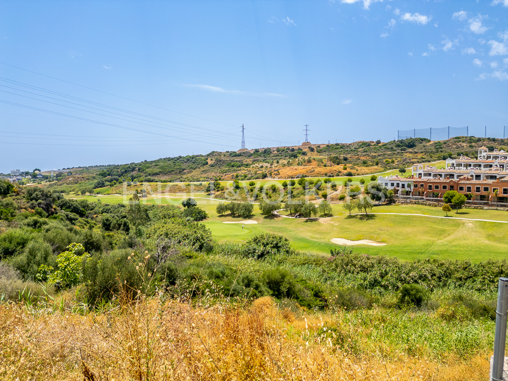 Residential plot with mountain views in Valle Romano