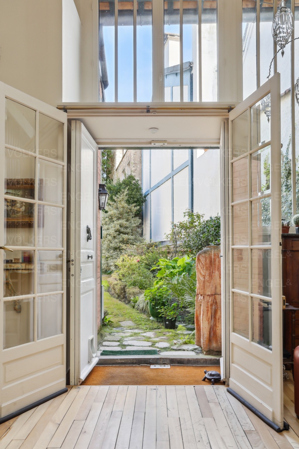 Artist’s studio in a private street - 75016  Paris -BARE OWNERSHIP SALE