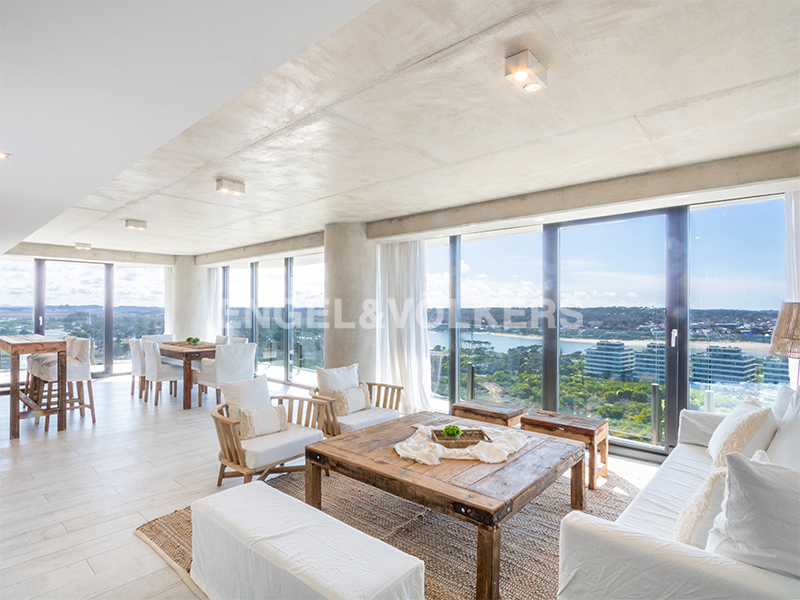 Corner apartment in Surfside