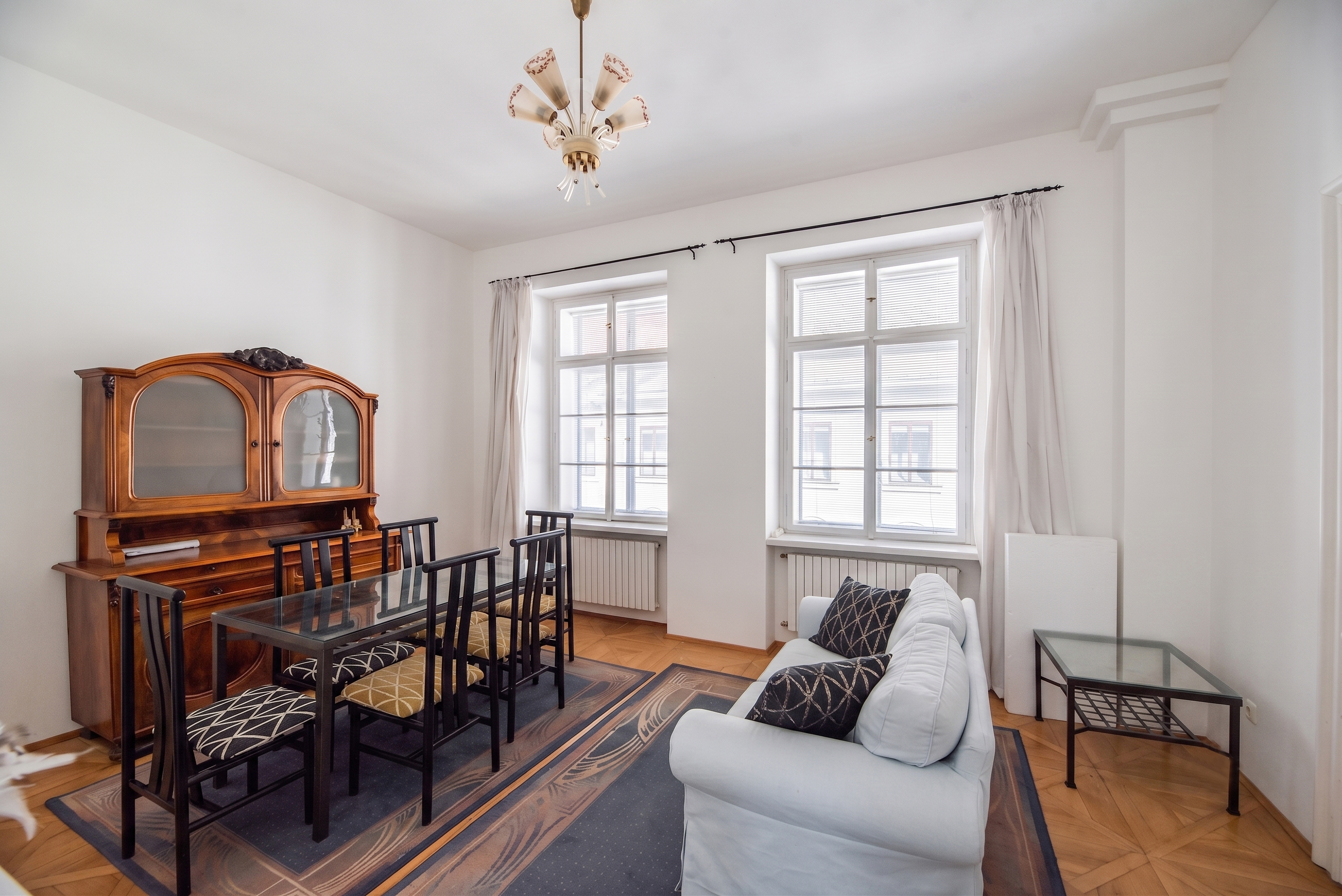 Rent a 3+1 apartment in a historic building below Prague Castle