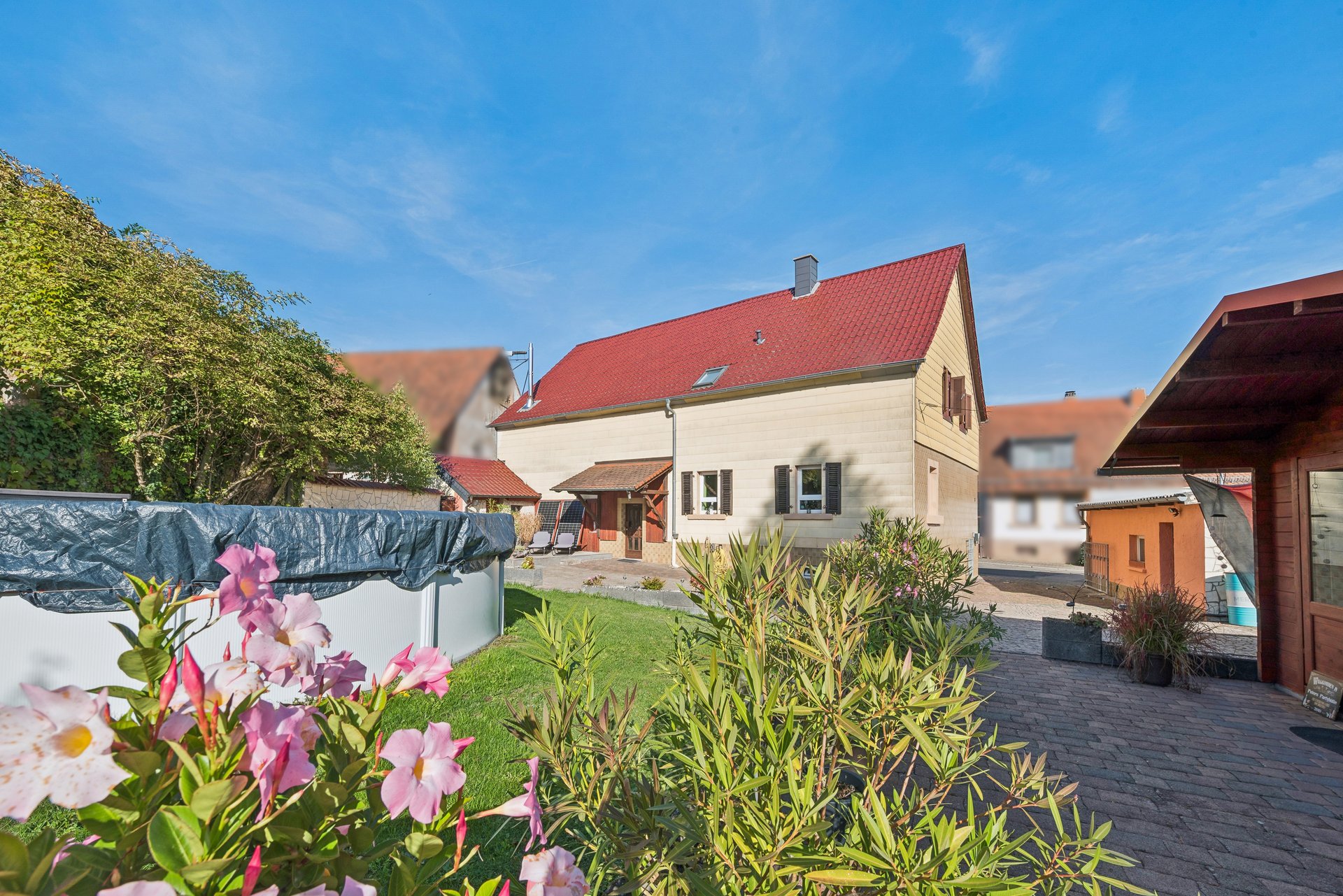 Umfassend modernisiertes Zuhause mit Traumgarten, Sauna & Party-Lounge!