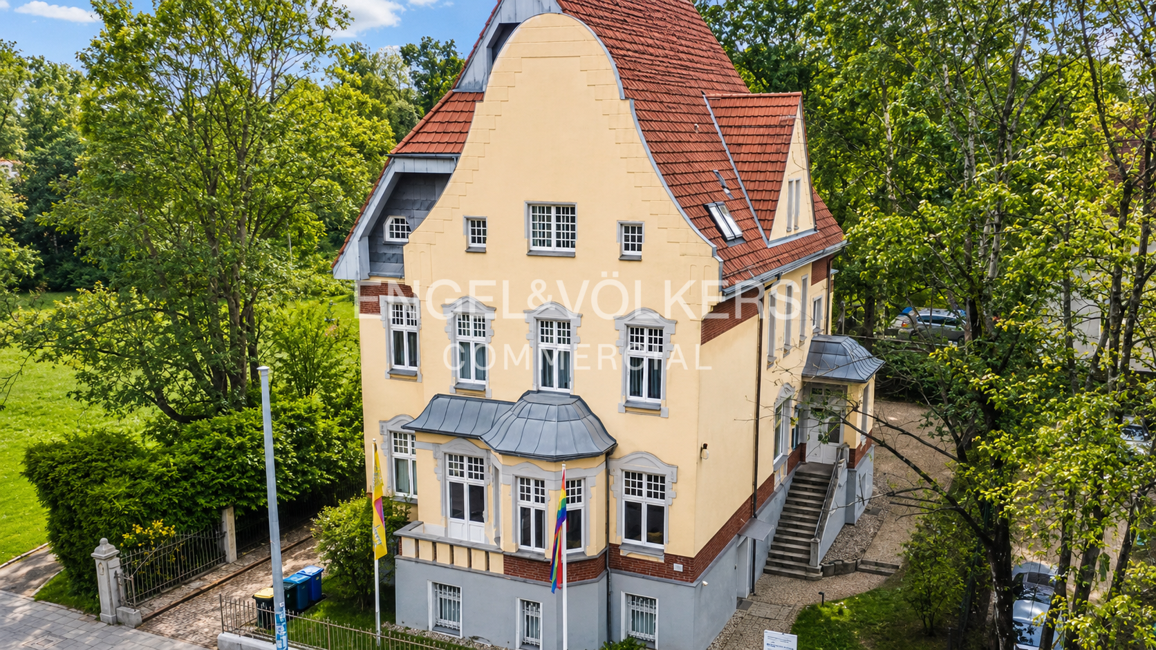 Attraktive Gewerbevilla in zentraler Lage