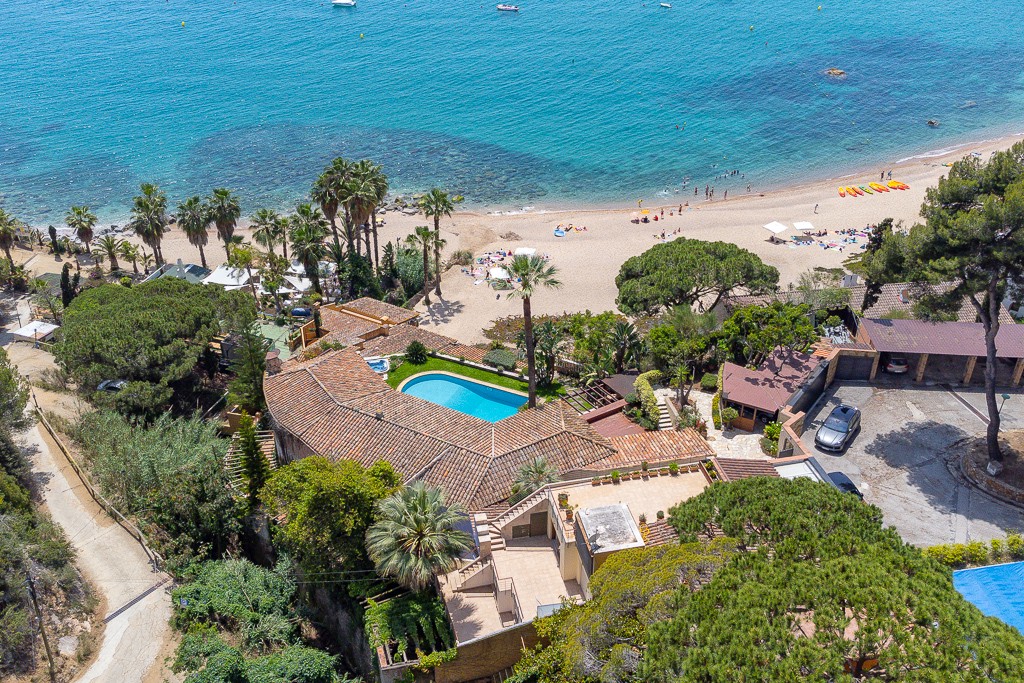 Frontline villa in Tossa de Mar