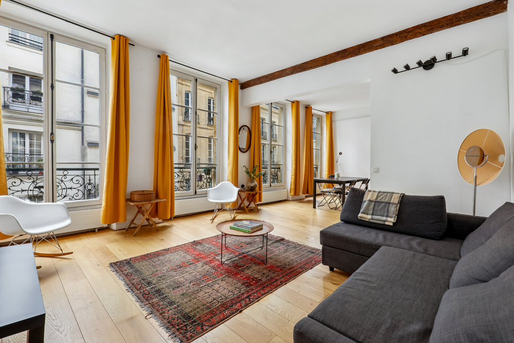 Paris 1st District – Charming 2/3-Room Apartment of 64 sqm with Elevator, Near Châtelet and Rue de Rivoli