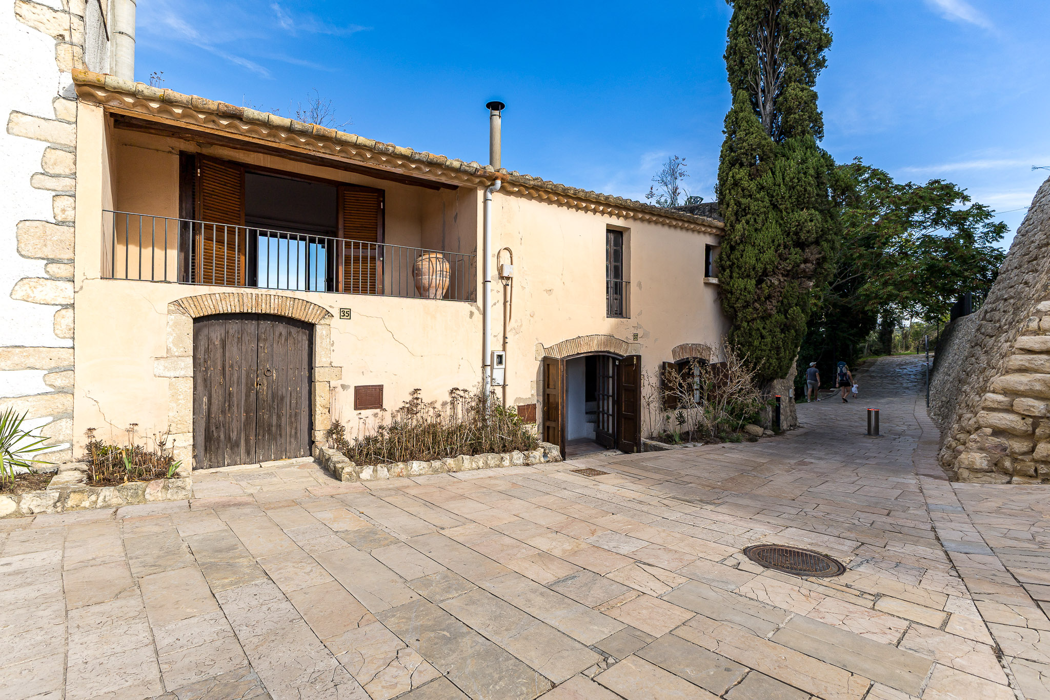 Maison de village au pied du château de Castellet
