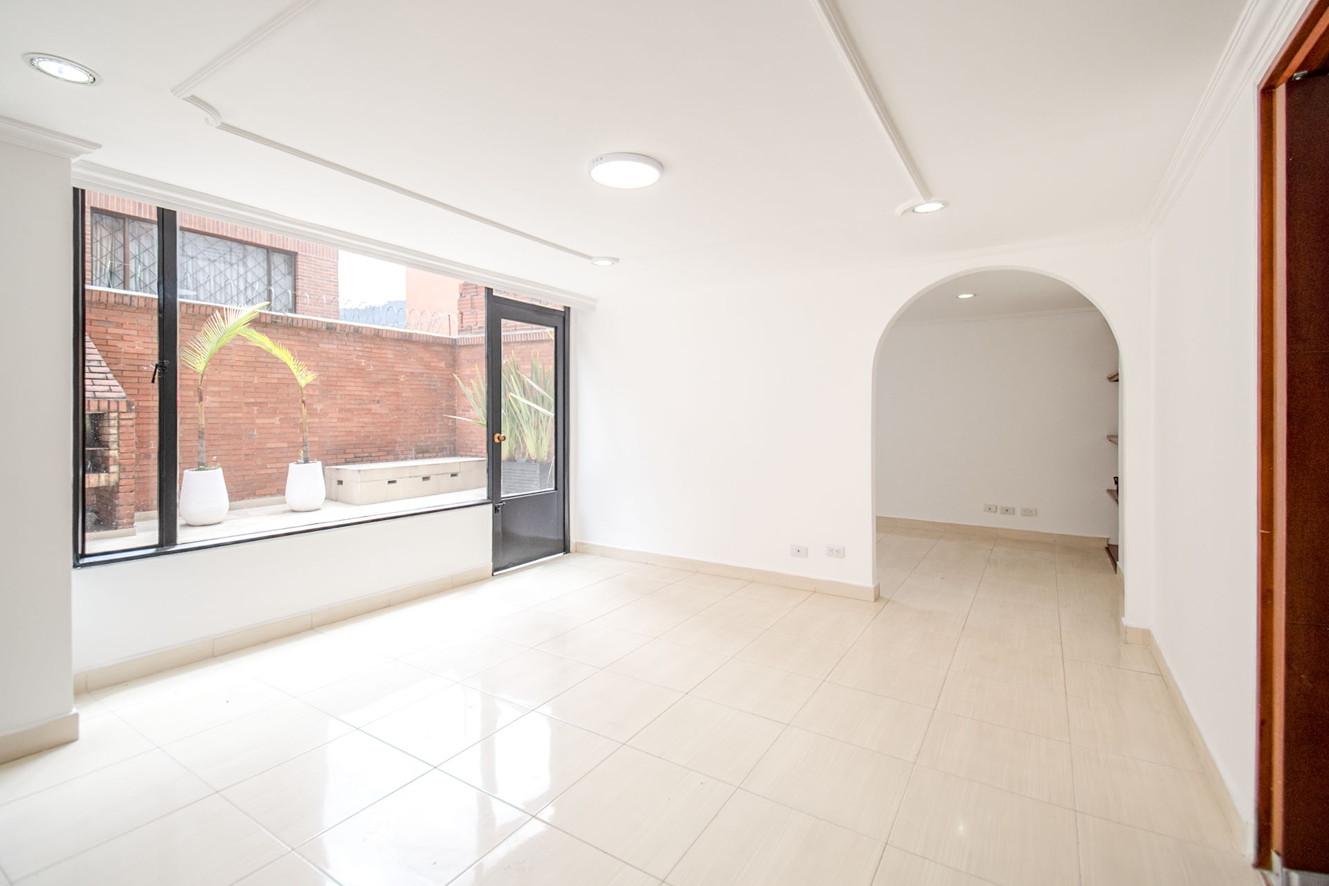 Iluminado apartamento con terraza  para arriendo en Santa Barbara