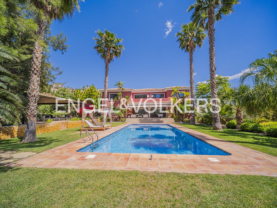 Impecable Mediterranean Style Villa in Bonalba Golf