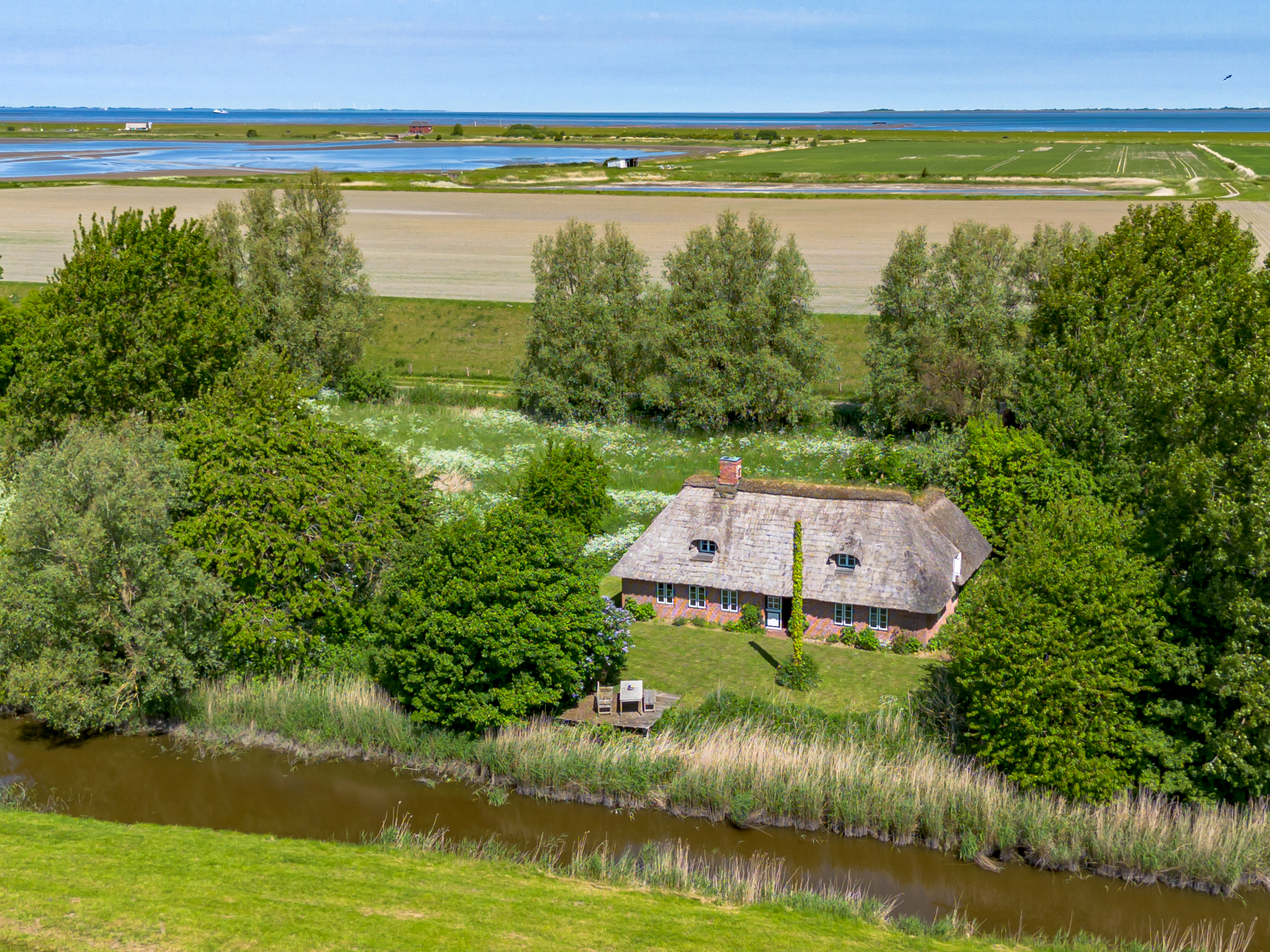 Wohnen, wo die Weite beginnt                                                                                                                                                       Traumhaus im Wasserkoog