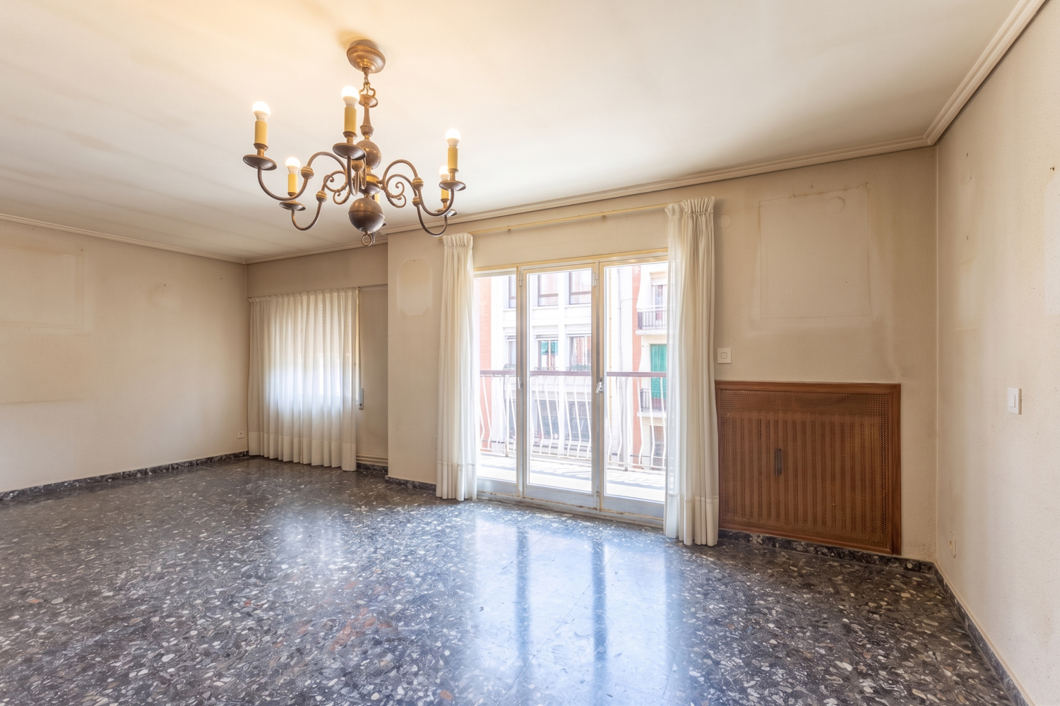 Apartment to renovate on Ciscar Street