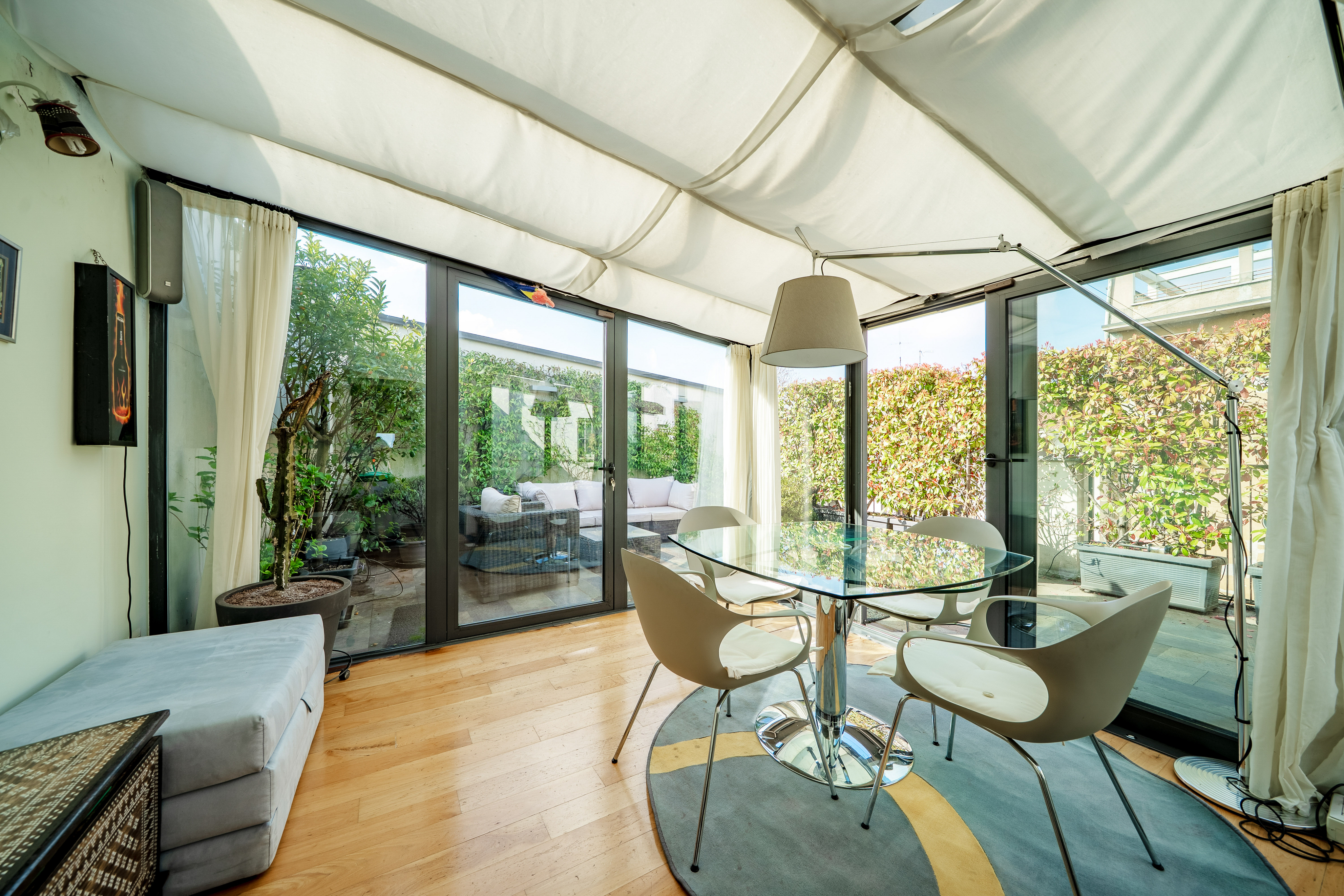 Bright 3-room apartment with large terrace