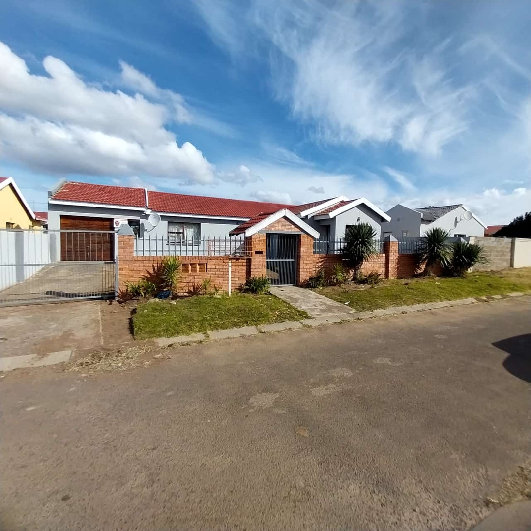 Comfortable Family Home in a Quiet, Convenient Location