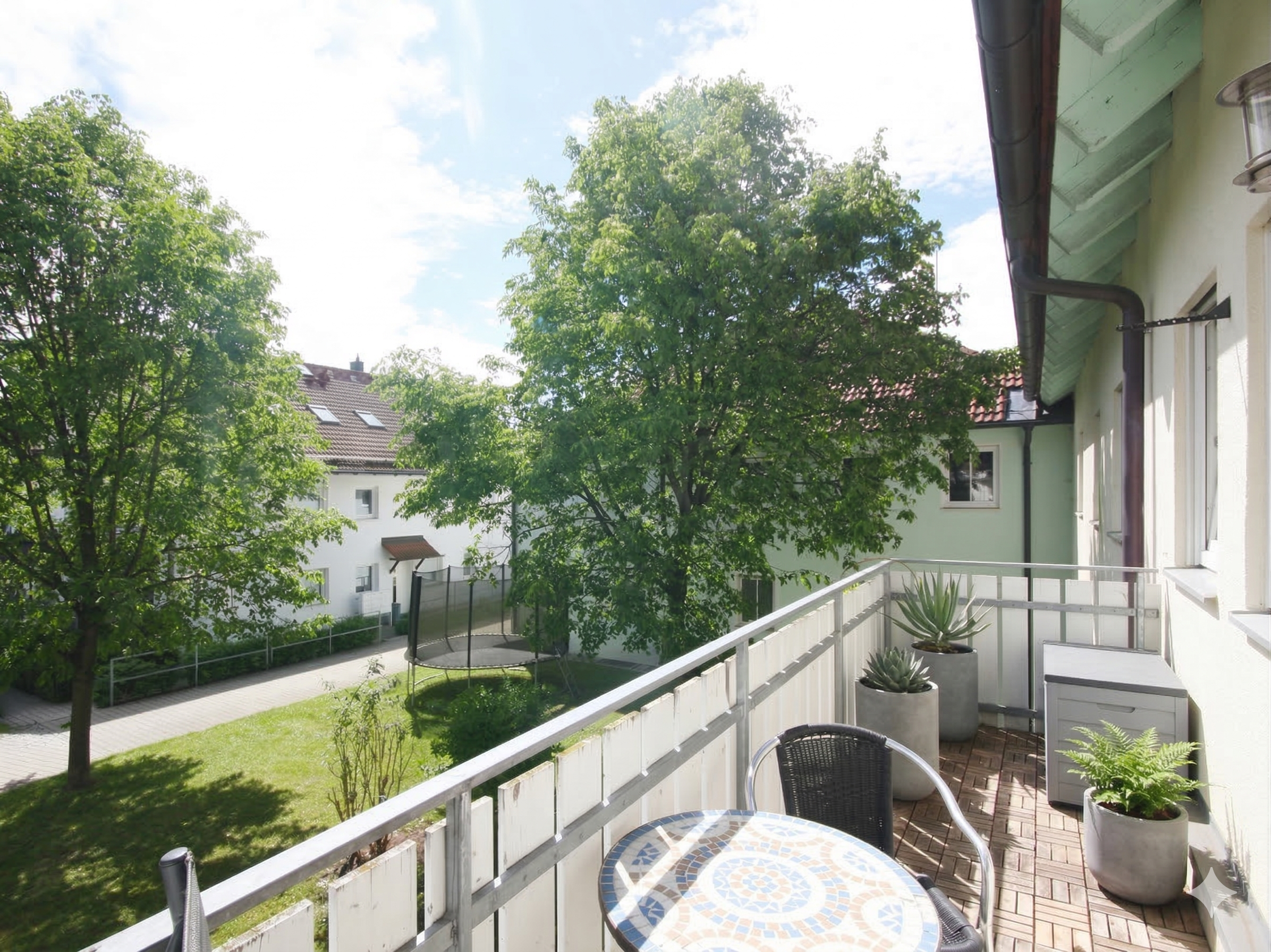 Family happiness with room to live – 4 rooms, 2 baths & balcony