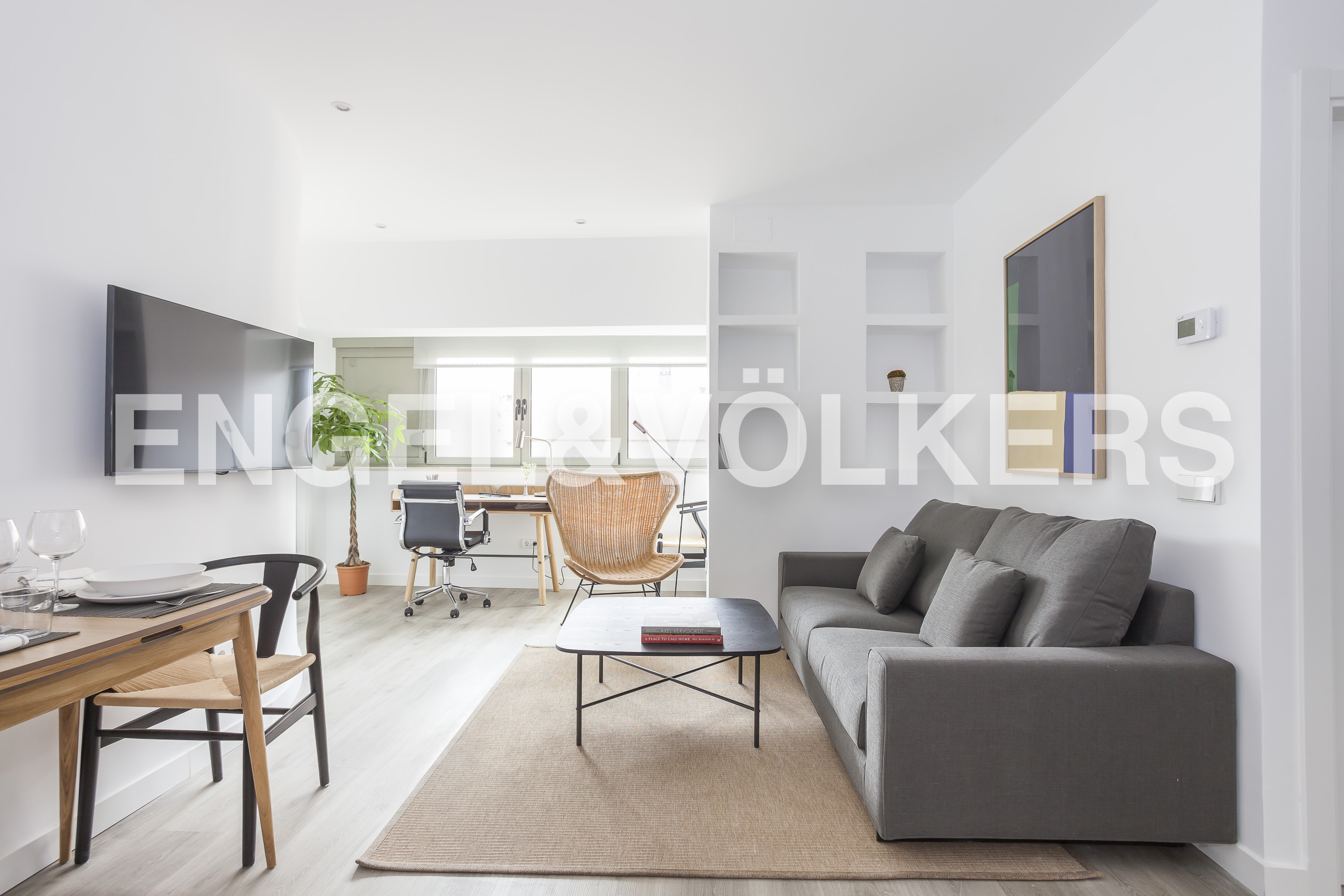 Practical and bright apartment for short stays