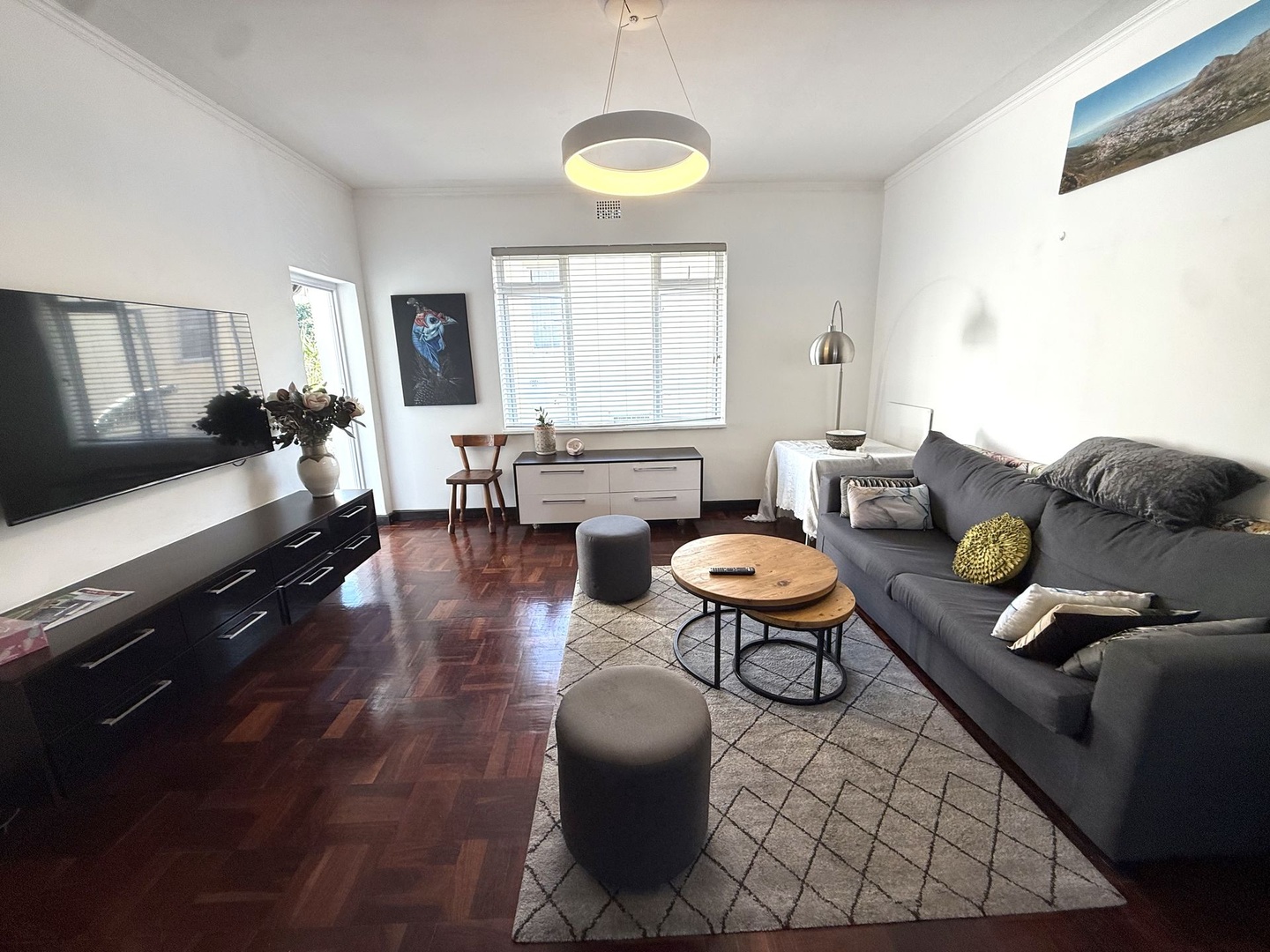 2 Bedroom apartment close to Kloof Street