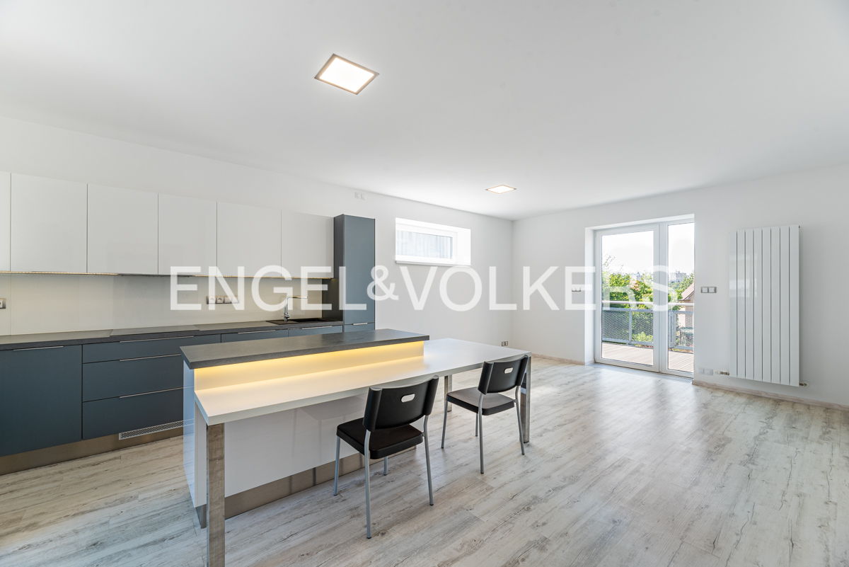 Modern family living with garden and views of Prague