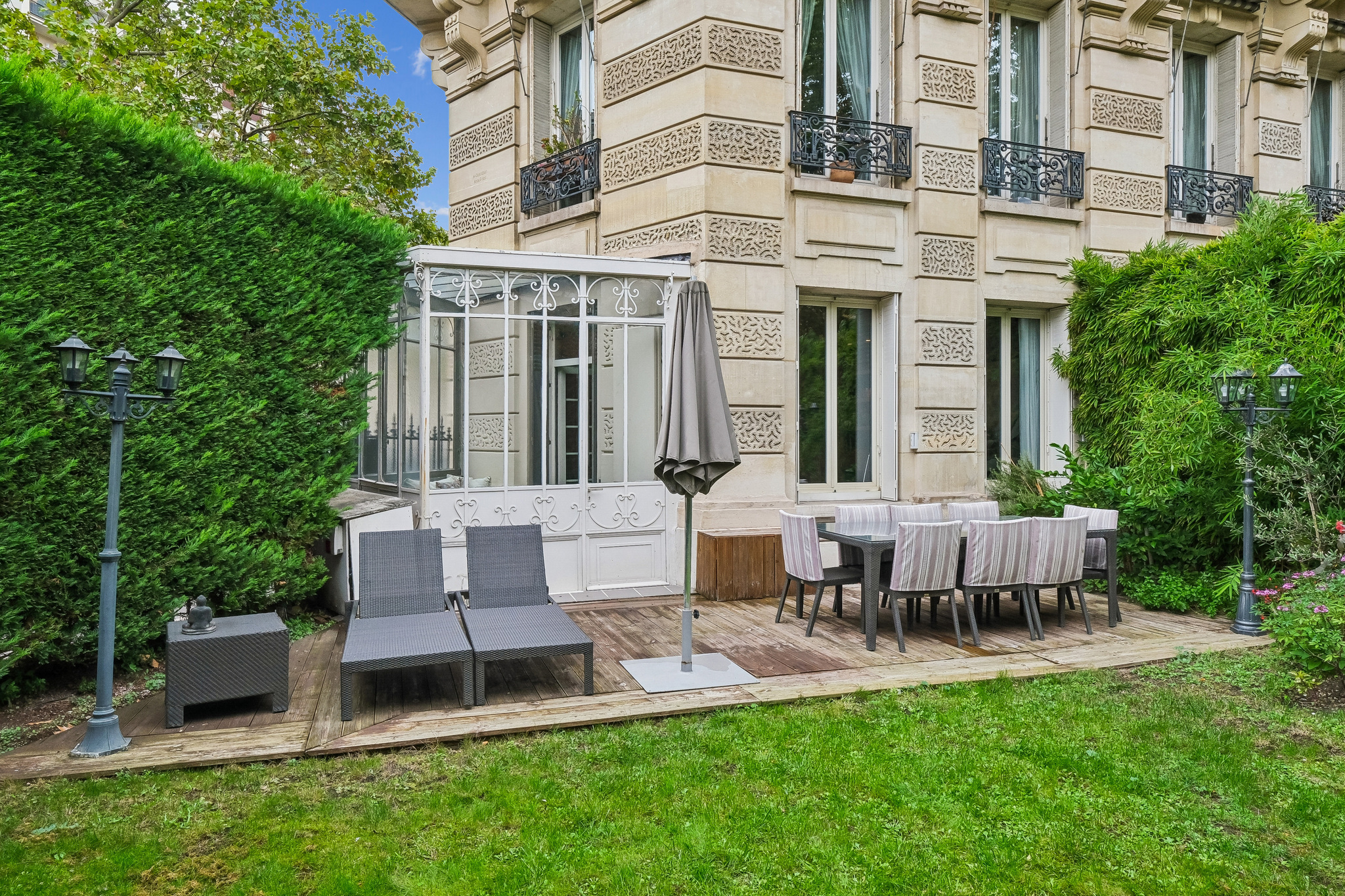 Paris 16th–Henri Martin – 140 m² apartment with a private 123 m² garden
