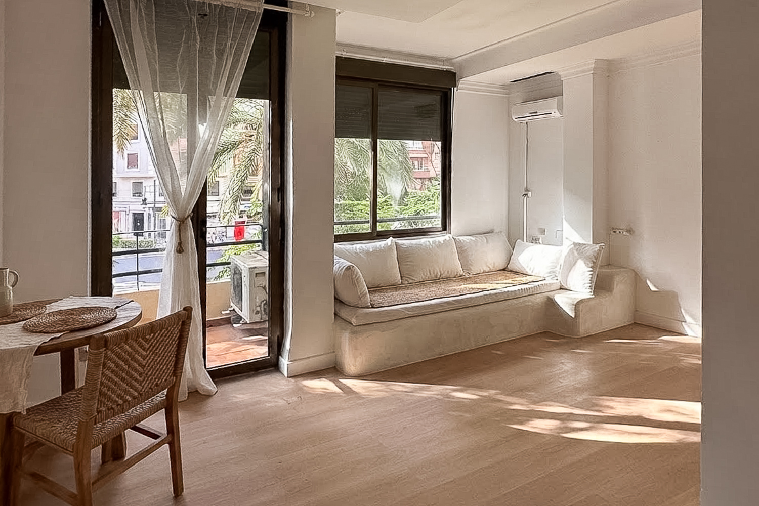 Spacious home in central Valencia
