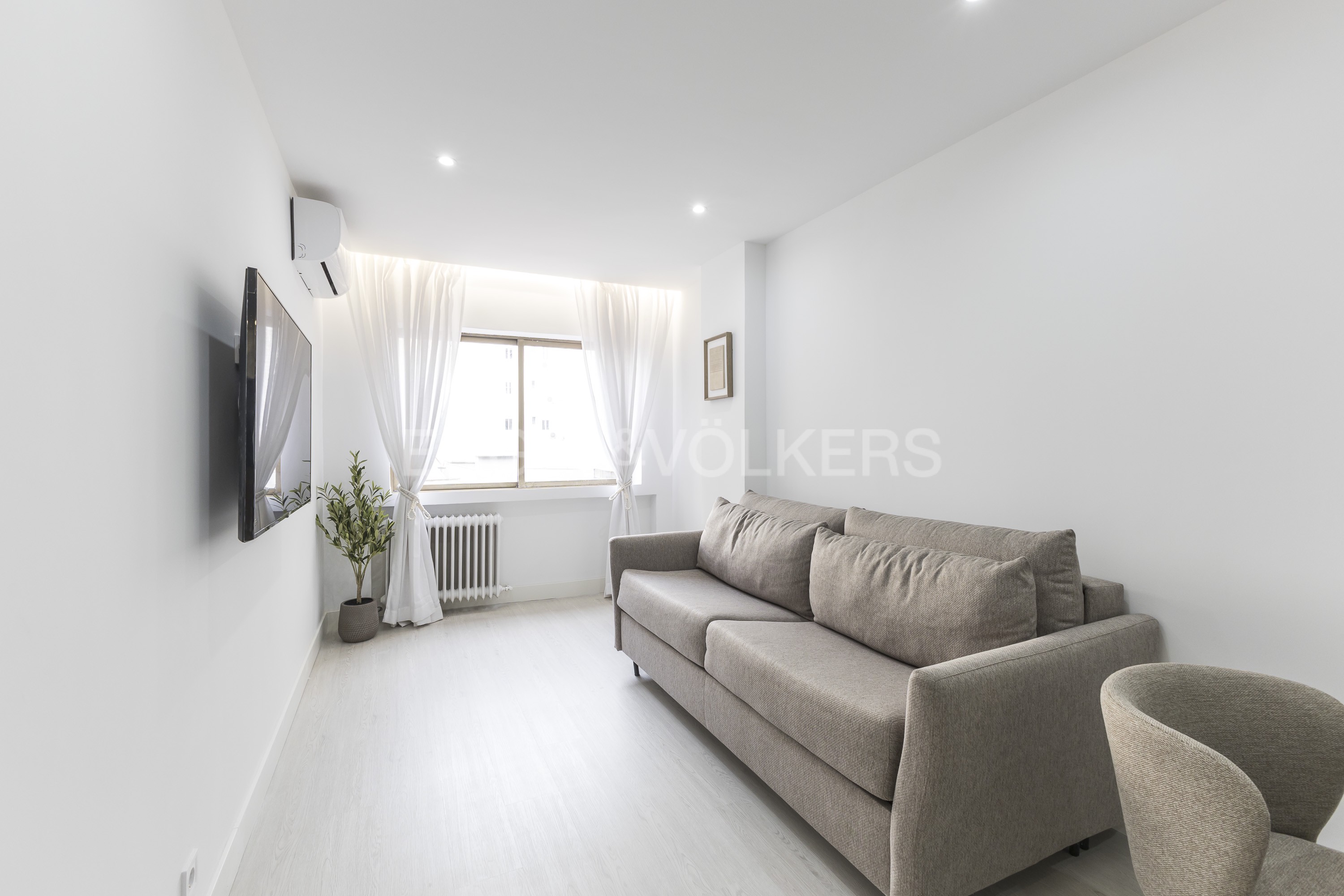 Furnished and renovated apartment in General Pardiñas