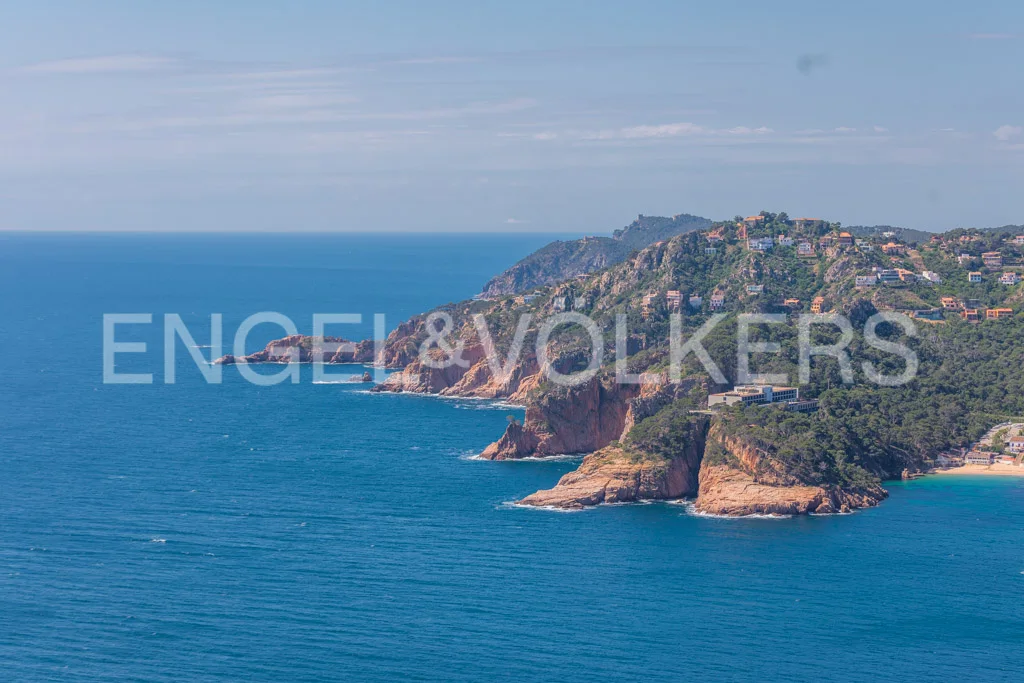 Exceptional 6.2 Ha plot on a cliff in Begur