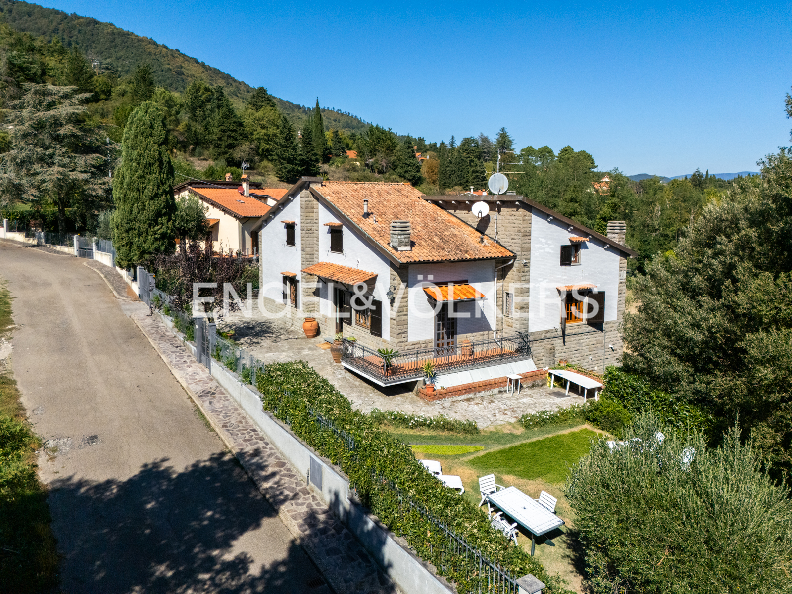 Freistehendes Haus mit Garten in Schignano