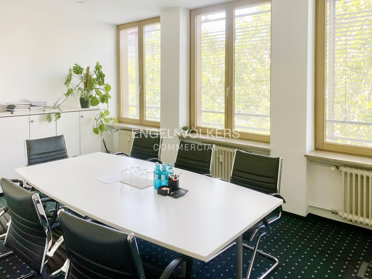 Helles Büro nahe Gedächtniskirche