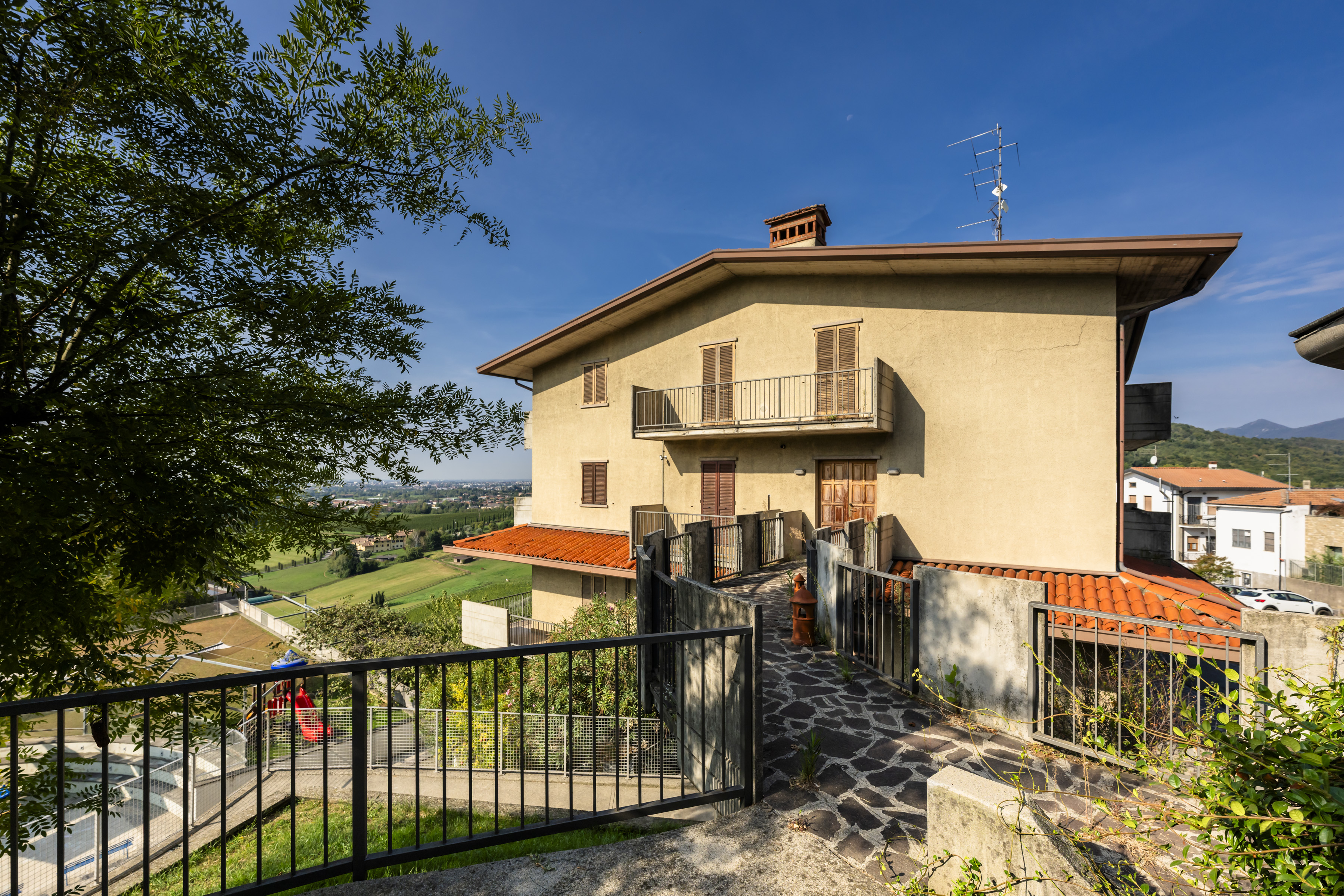DOMUS ALTA – Four-room apartment with terrace