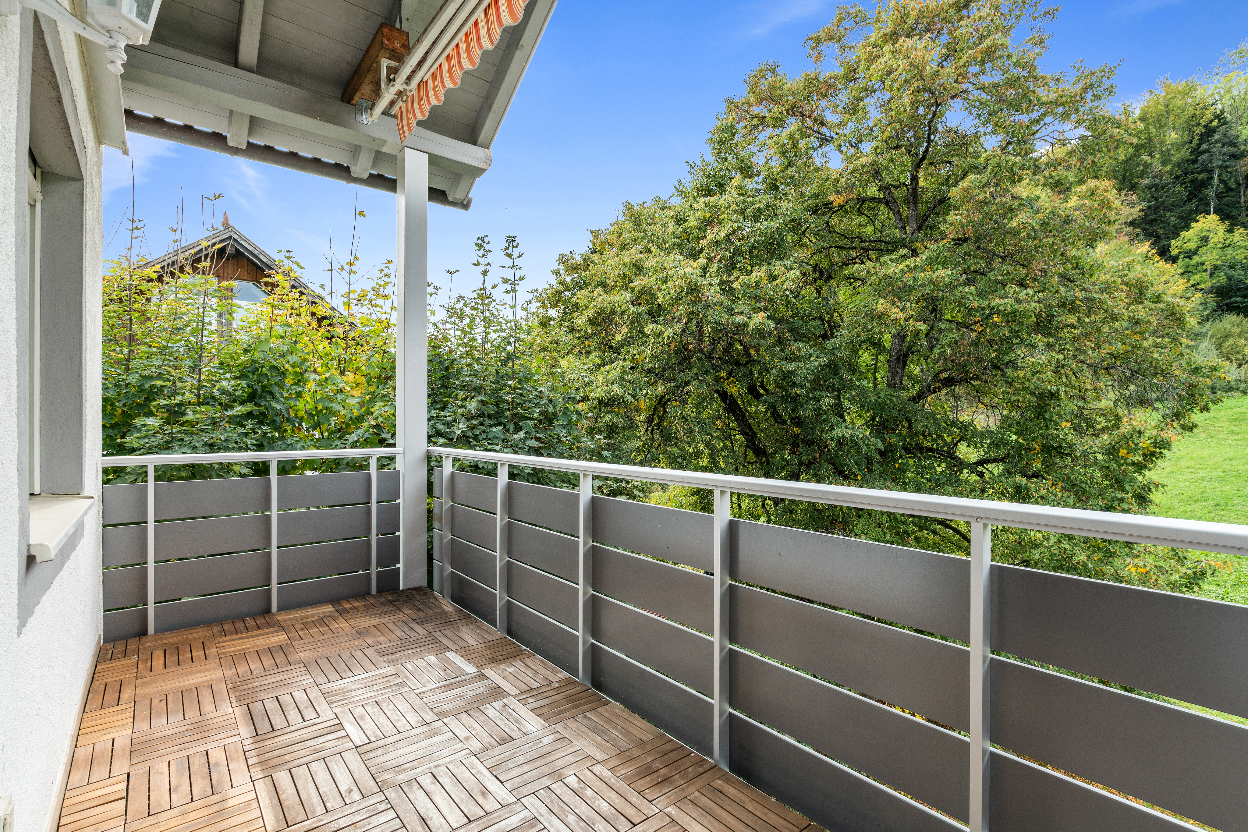 Großzügiges Wohnen mit Abendsonne – 6-Zimmer-Wohnung mit 2 Tiefgaragenstellplätzen in Wiggensbach